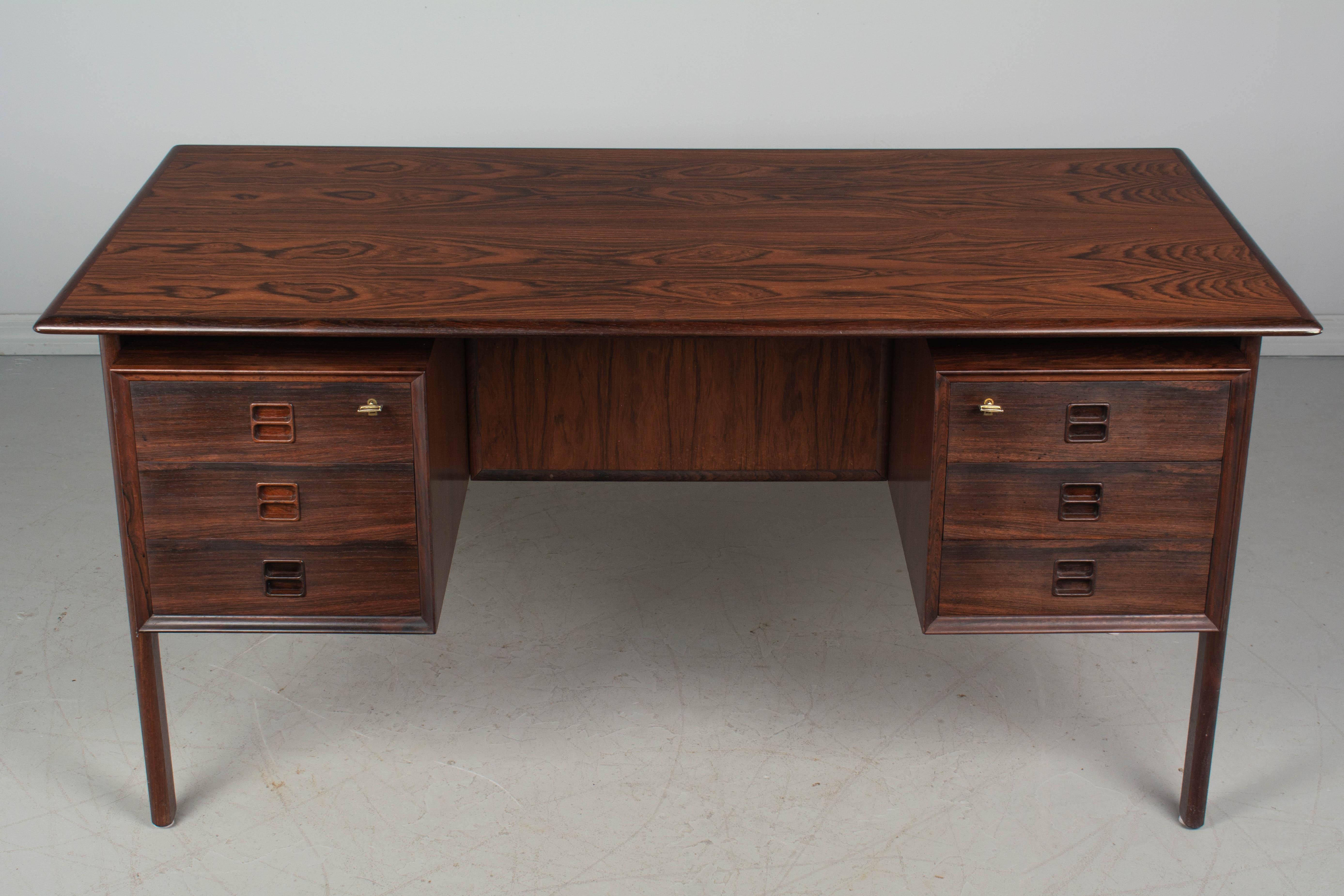 Midcentury Danish Modern Rosewood Desk by Arne Vodder 6