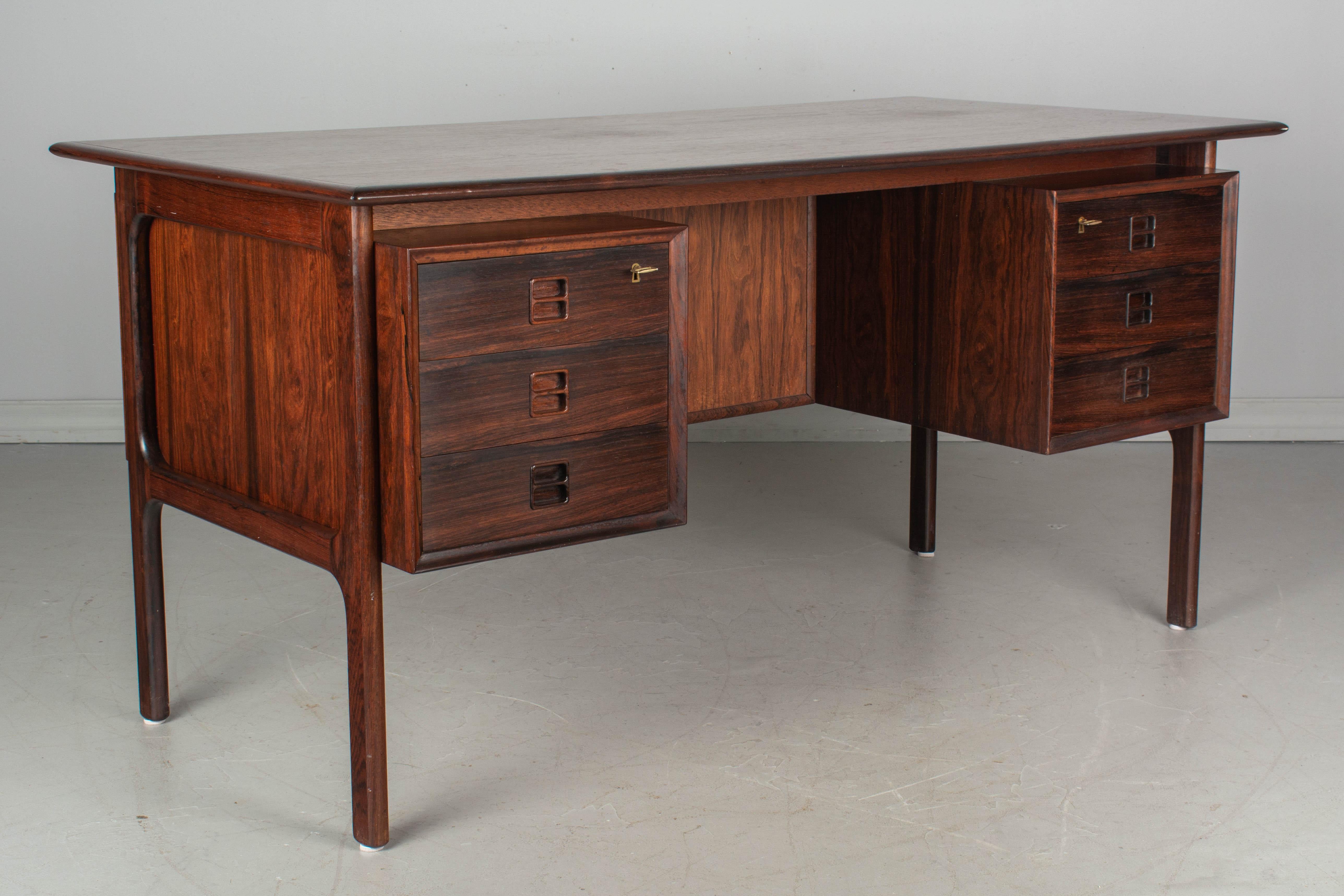 Midcentury Danish Modern Rosewood Desk by Arne Vodder 4