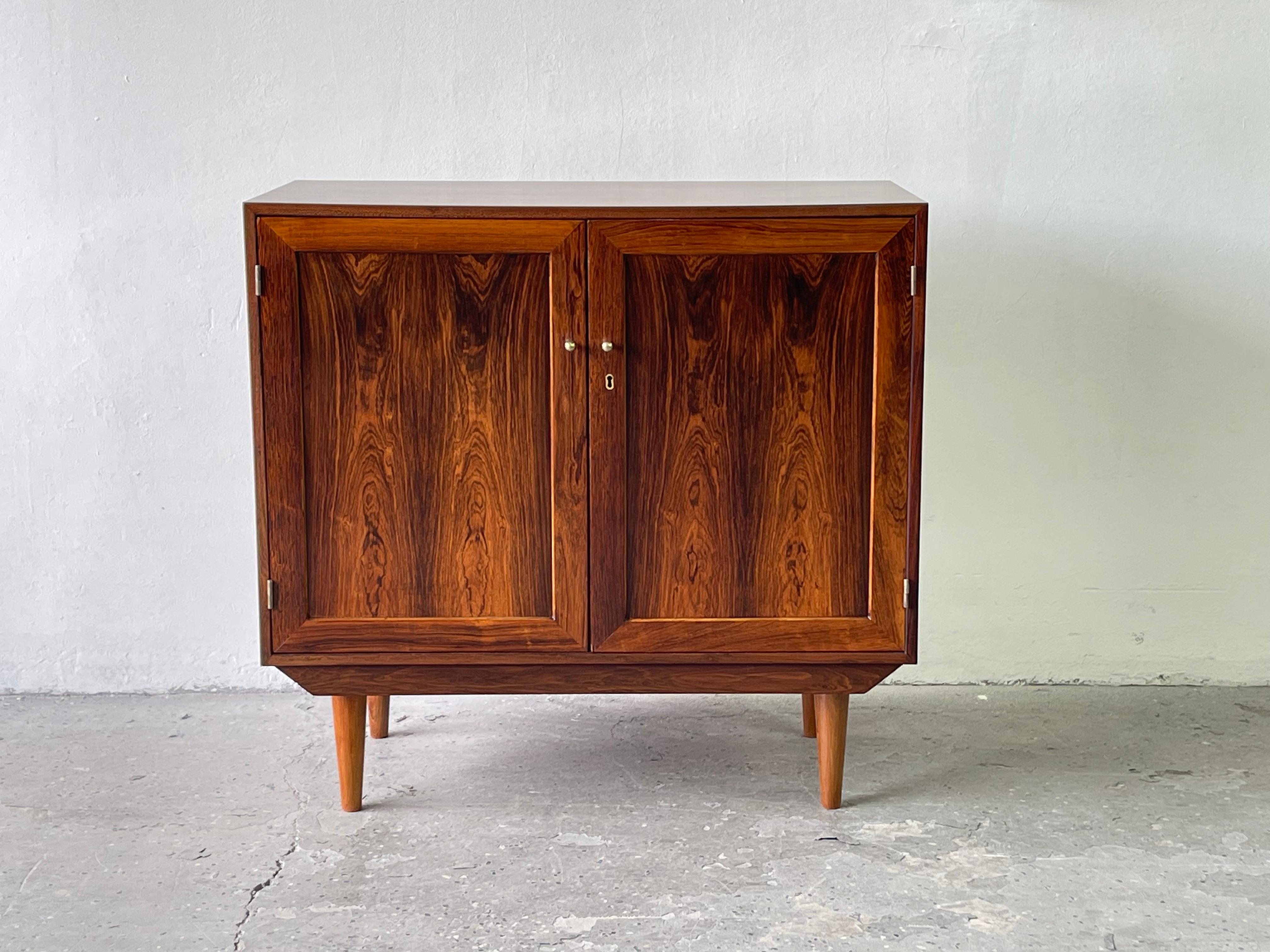 Mid Century Danish Modern Rosewood Entry Cabinet by Dyrlund #1 In Good Condition In Las Vegas, NV