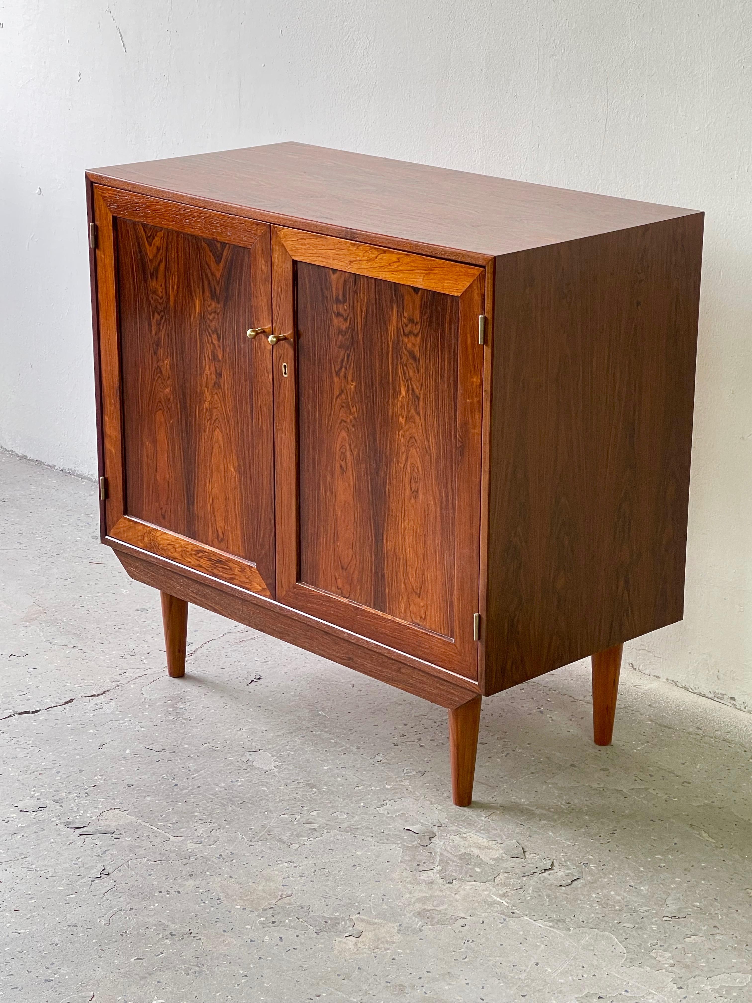 Mid Century Danish Modern Rosewood Entry Cabinet by Dyrlund #2 In Good Condition In Las Vegas, NV
