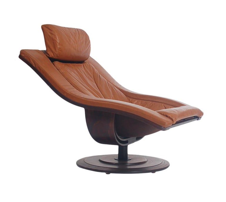 Late 20th Century Mid-Century Danish Modern Rosewood & Leather Swivel Lounge Chair & Ottoman Set For Sale