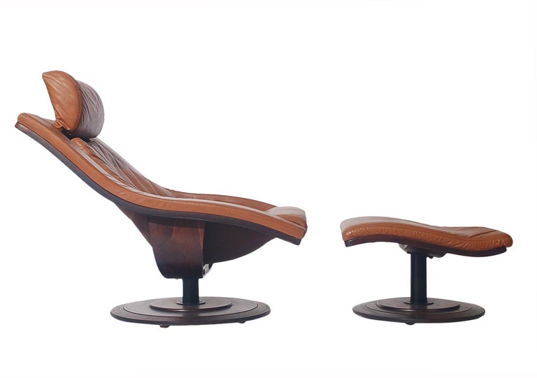 Mid-Century Danish Modern Rosewood & Leather Swivel Lounge Chair & Ottoman Set For Sale 3