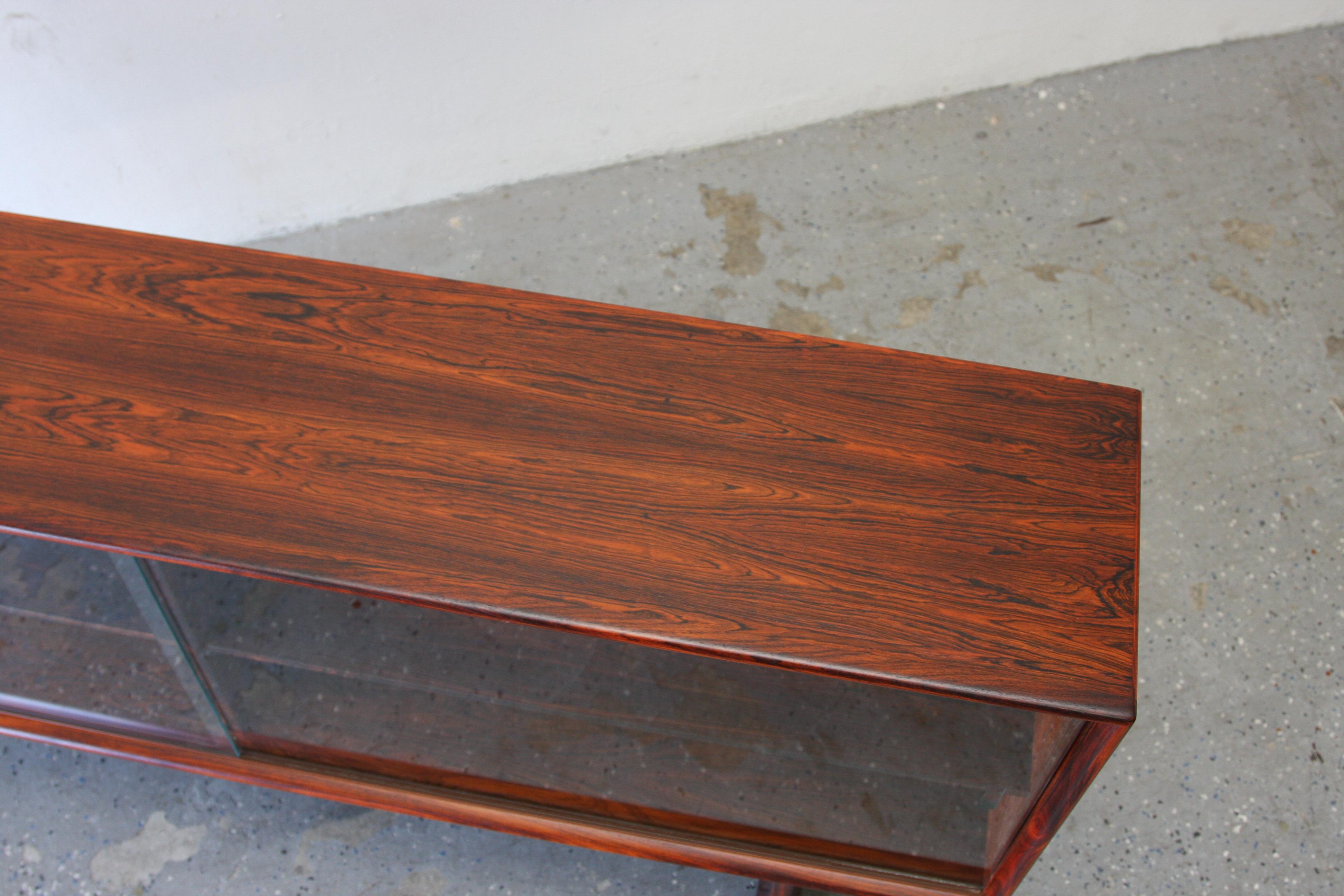 Mid-Century Danish Modern Rosewood Low Media Bookshelf By Bernhard Pedersen 7
