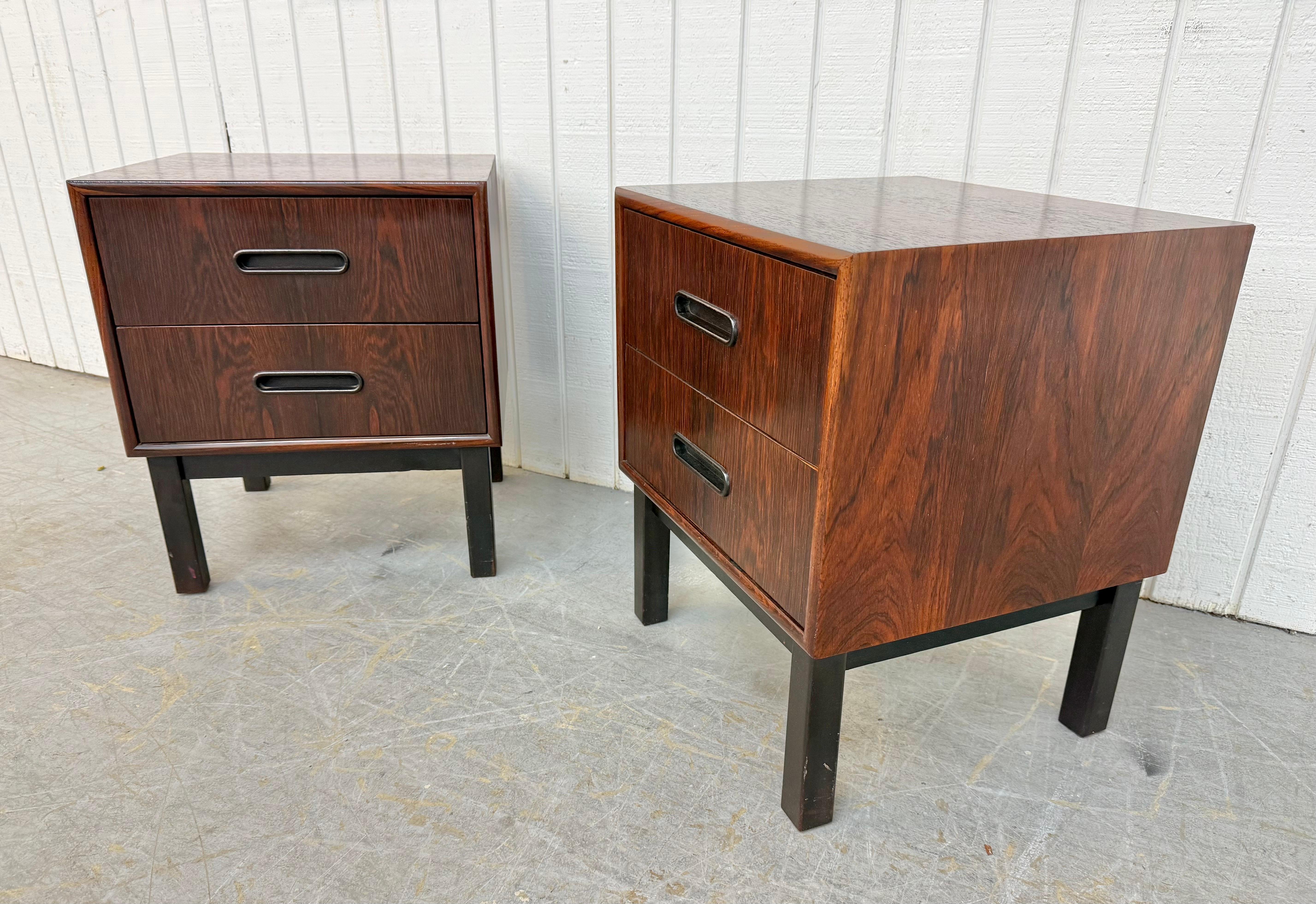 Mid-Century moderno Comodini in legno di palissandro della modernità danese del metà del secolo - Set di 2 in vendita