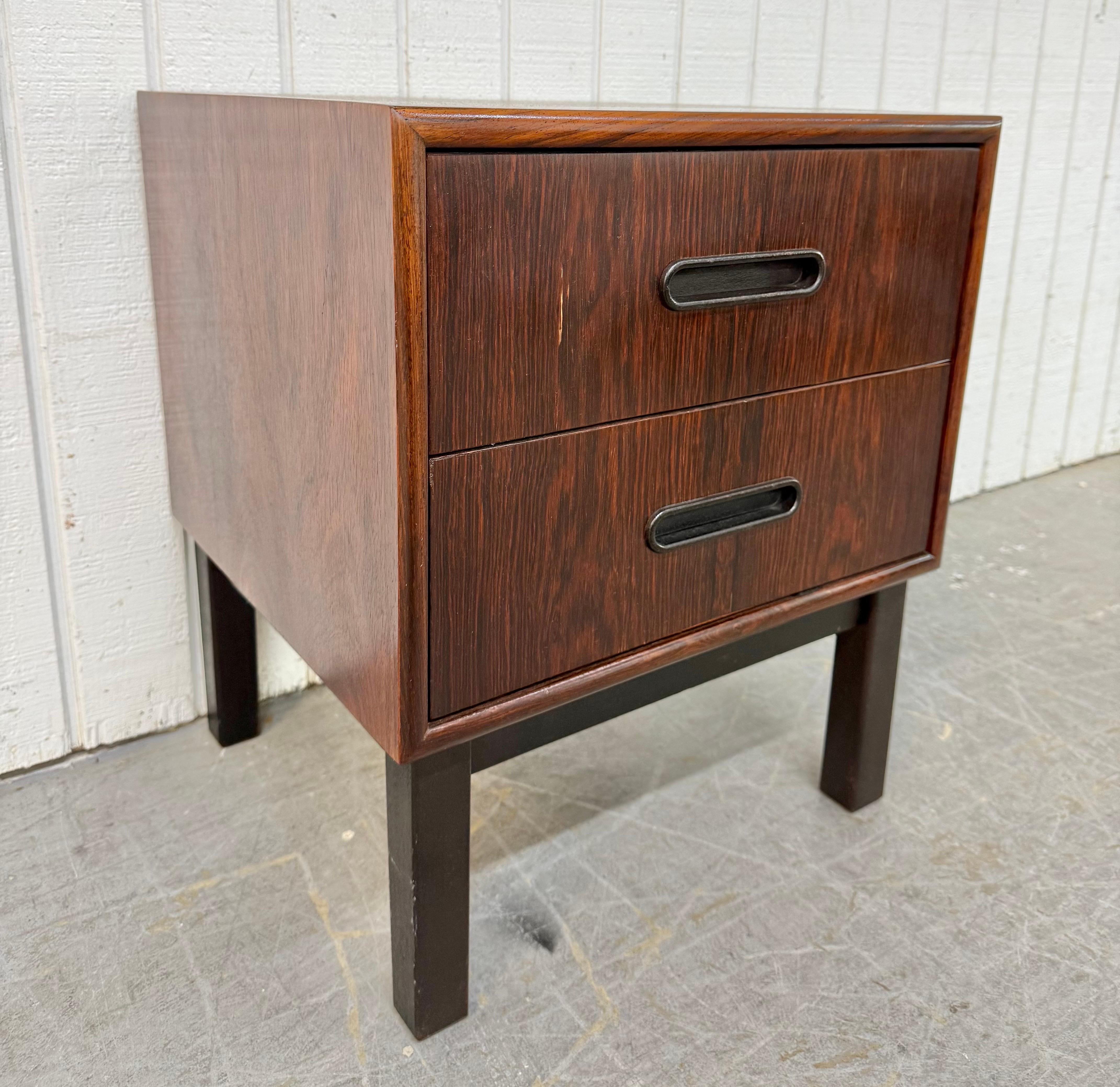 Comodini in legno di palissandro della modernità danese del metà del secolo - Set di 2 in vendita 1