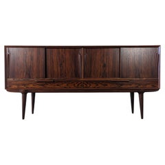 Mid Century Danish Modern Palisander Sideboard/Credenza von Gunni Omann, um 1960