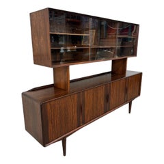 Credenza danese moderna di metà secolo in legno di palissandro con piano della dispensa