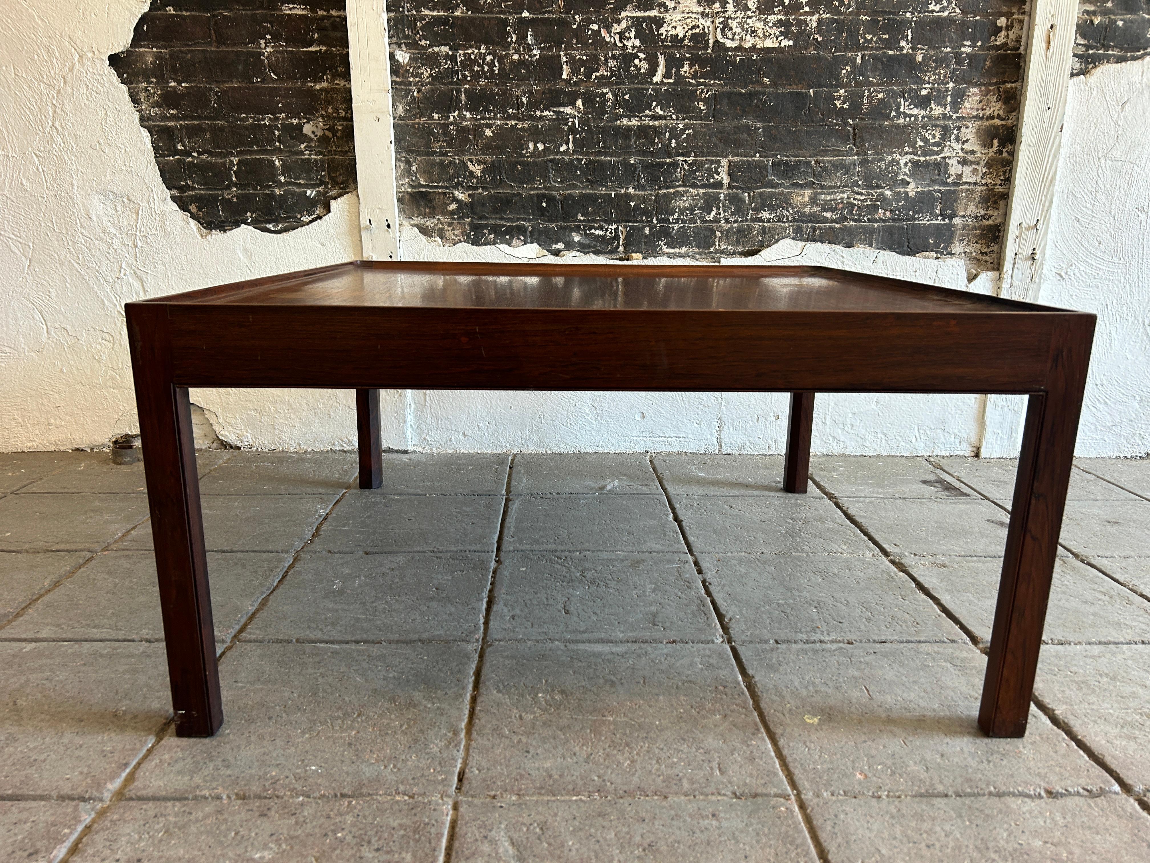 Scandinave moderne Table basse carrée en bois de rose Erik Christian Sørensen, modernité danoise du milieu du siècle dernier