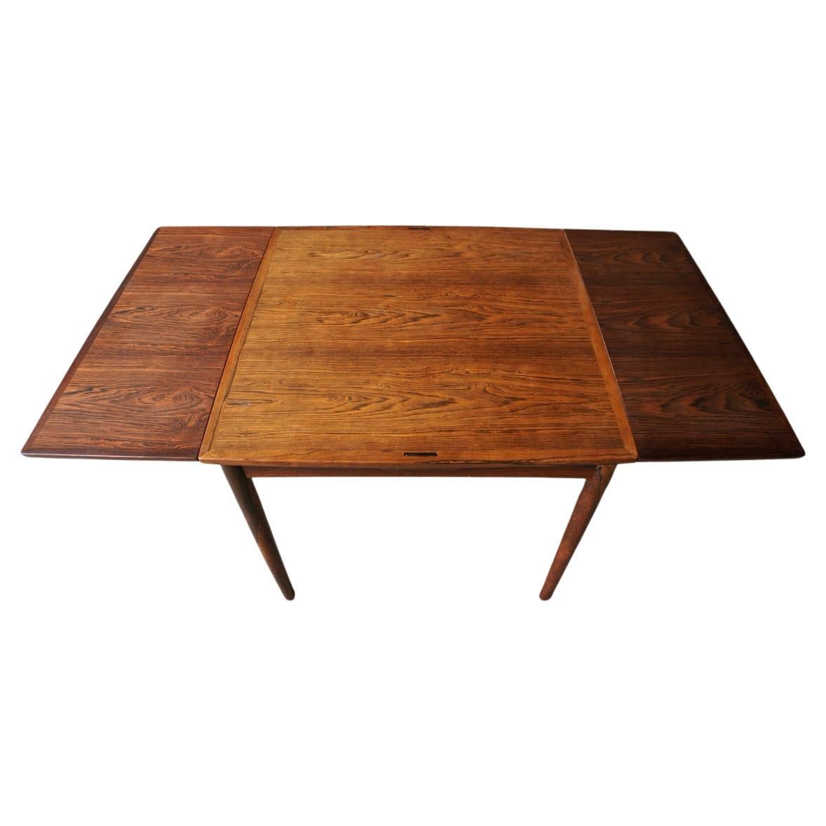 Danois Table de salle à manger ou de jeu en palissandre, carrée, Danish Modern, du milieu du siècle dernier