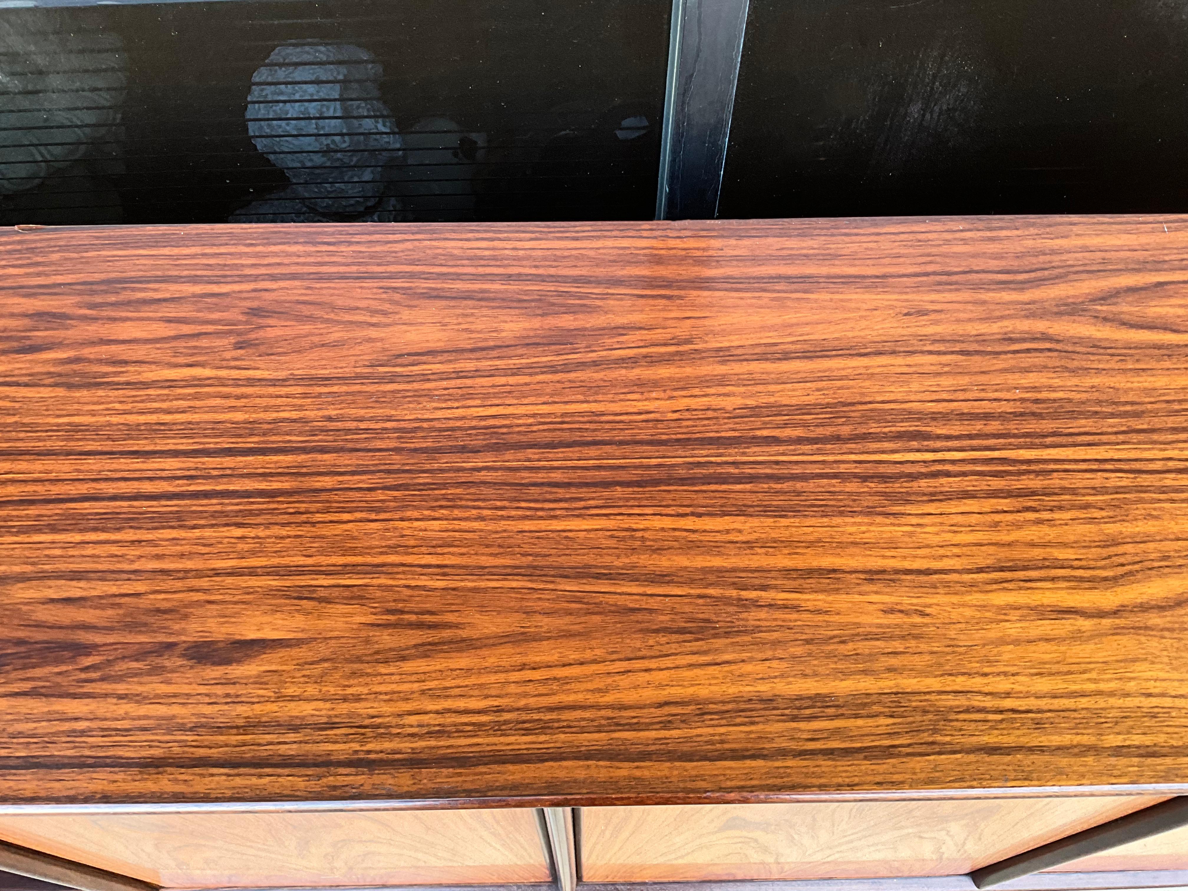 Mid-Century Modern Midcentury Danish Modern Rosewood Veneer Credenza / Cabinet / Sideboard For Sale
