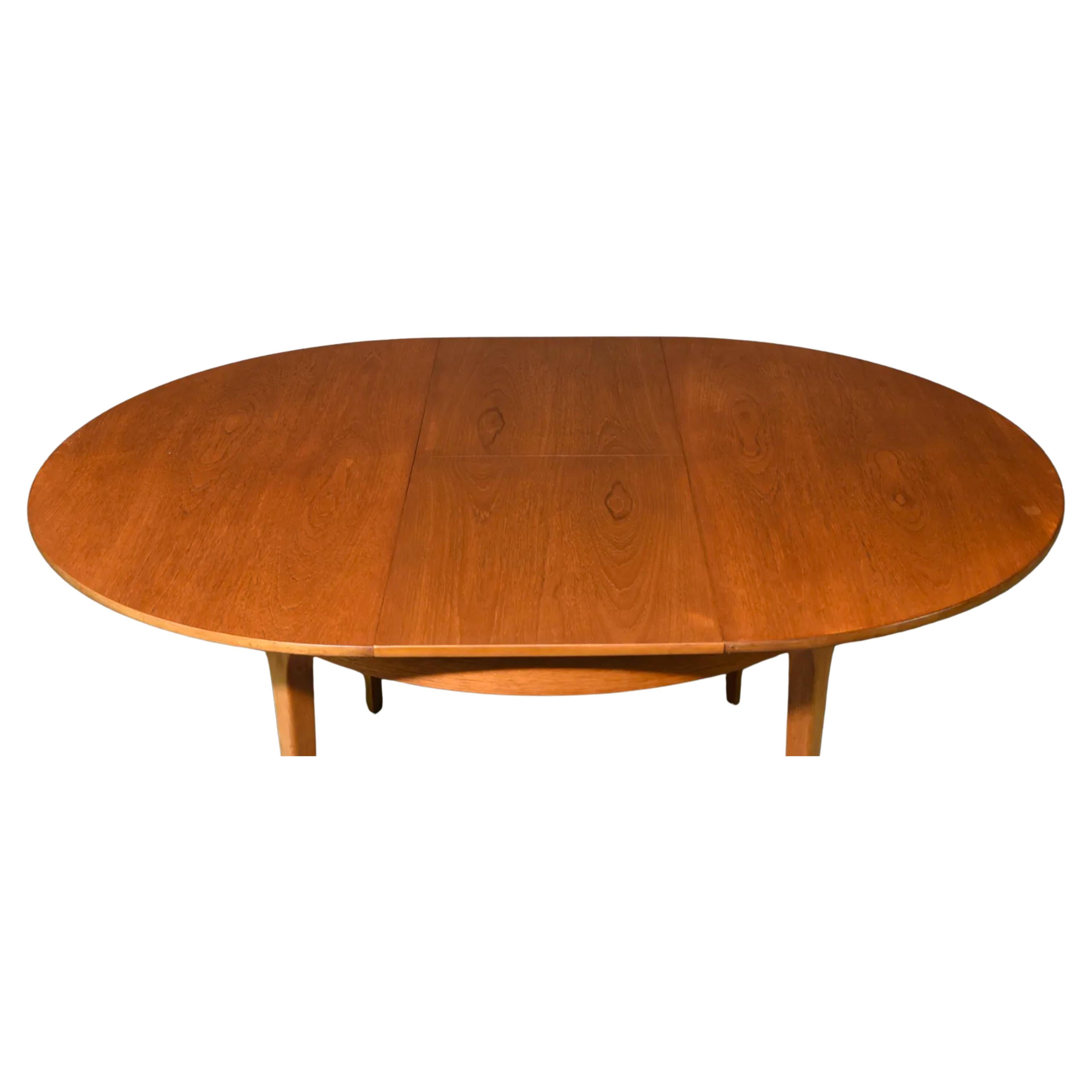 Woodwork Mid century Danish Modern round Teak dining table with (1) pop up leaf For Sale