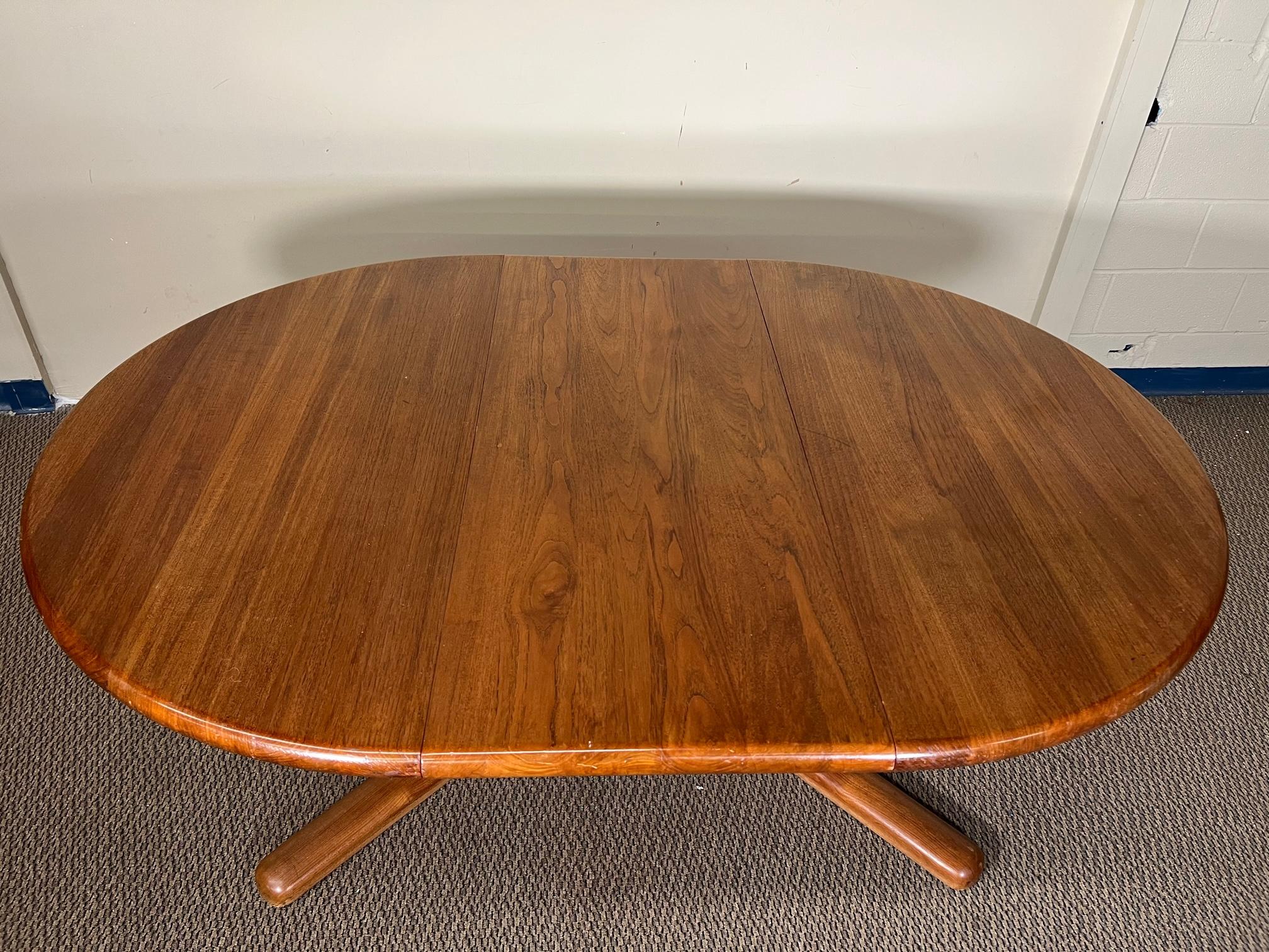 Mid-Century Modern Mid Century Danish Modern Round Teak Extending Dining Table By Sun Furnitue