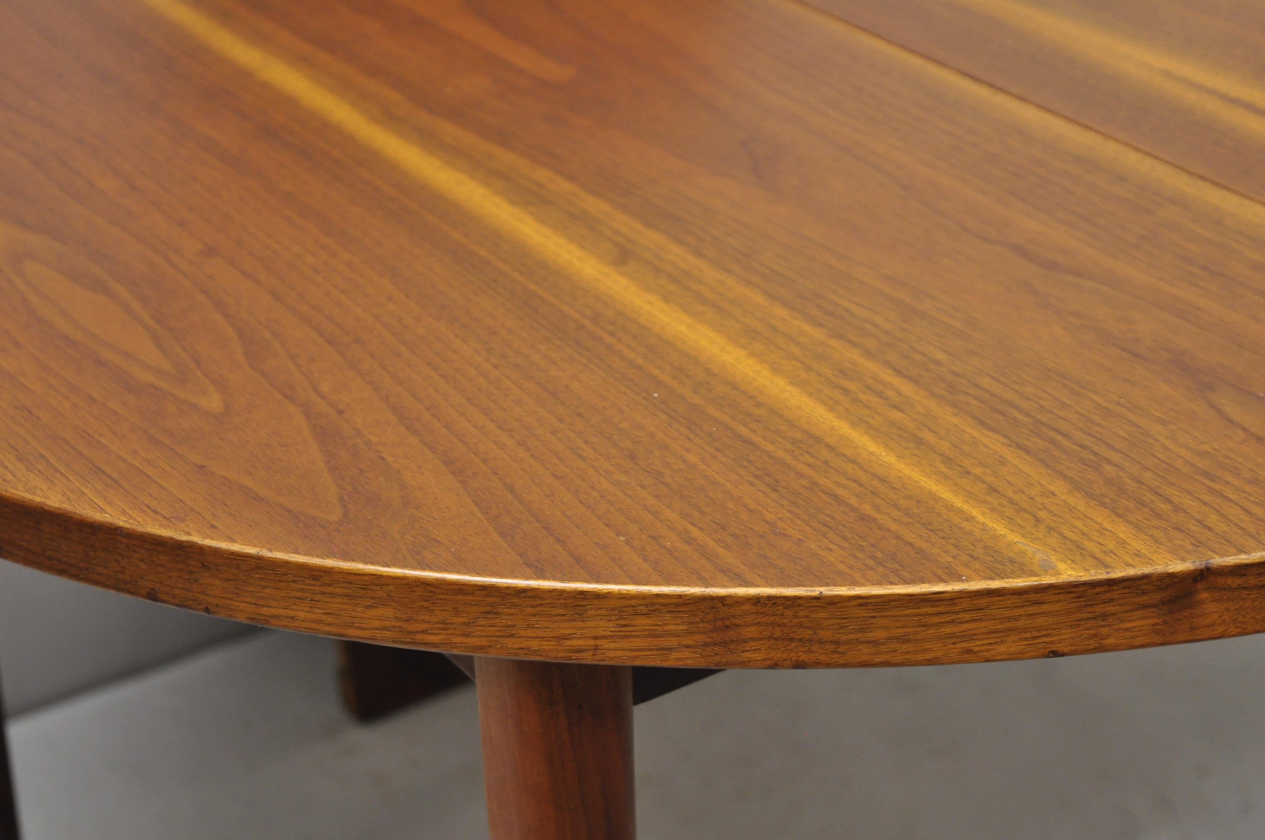 20th Century Mid-Century Danish Modern Round Teak Wood Dining Room Table with Two Leaves