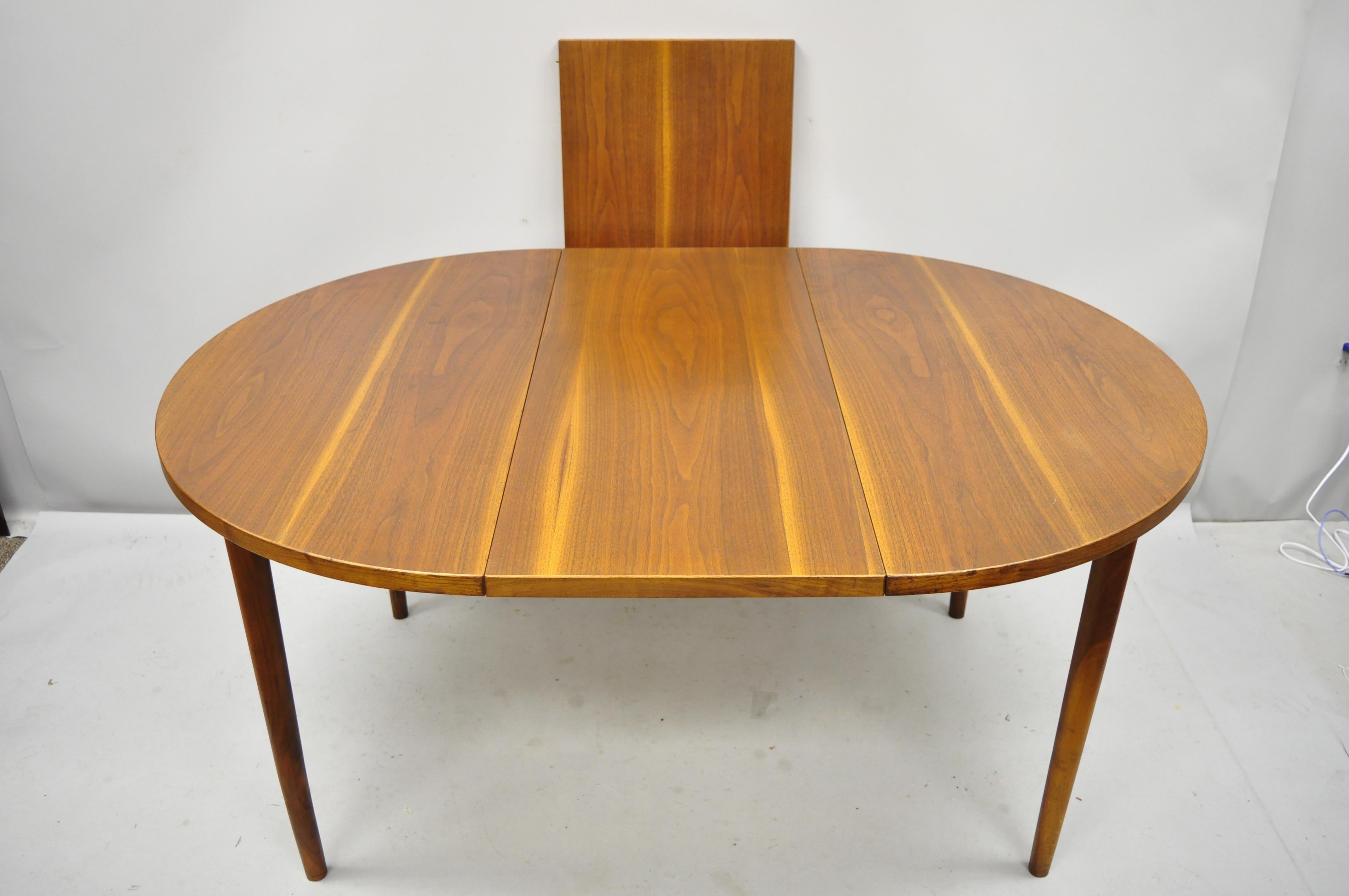 Mid-Century Danish Modern Round Teak Wood Dining Room Table with Two Leaves 3