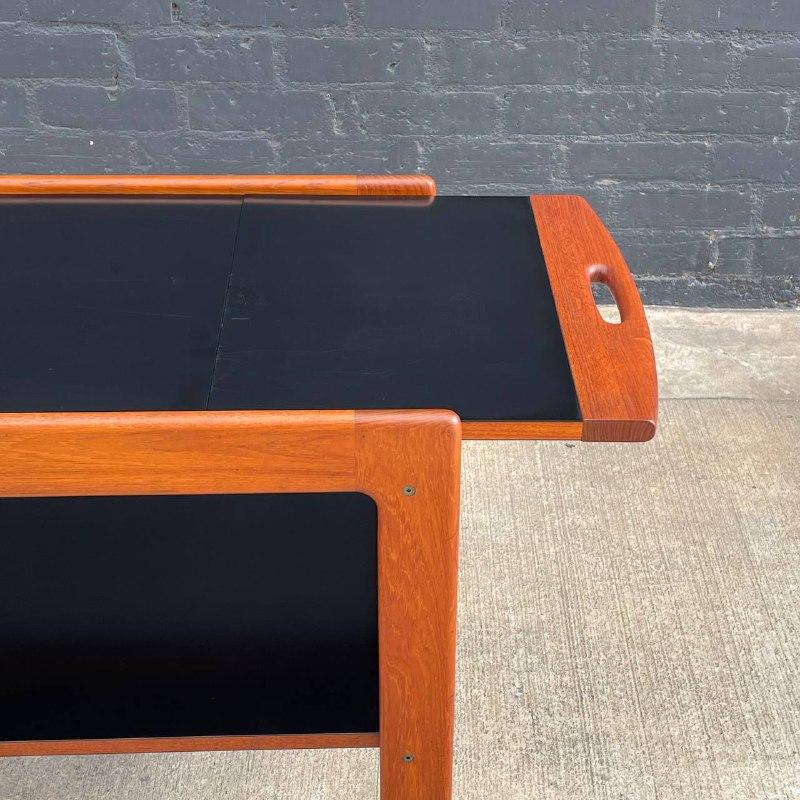 Chariot de bar à service extensible en teck sculpté du milieu du siècle dernier, Danish Modern en vente 3