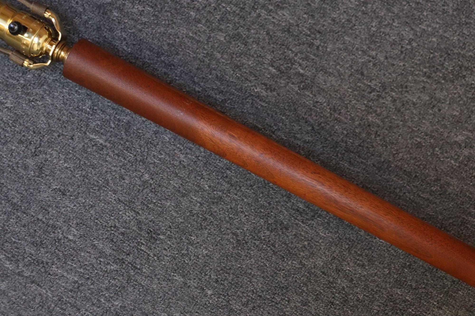 Lámpara de pie de teca maciza escultural danesa moderna de mediados de siglo en venta 9
