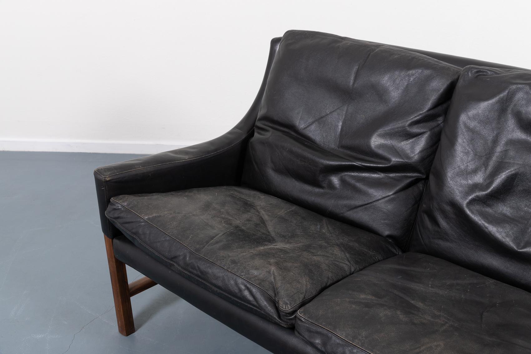 Scandinavian Modern Mid-Century Danish Modern sculptural two seats sofa from Eilersen, 1960’s For Sale
