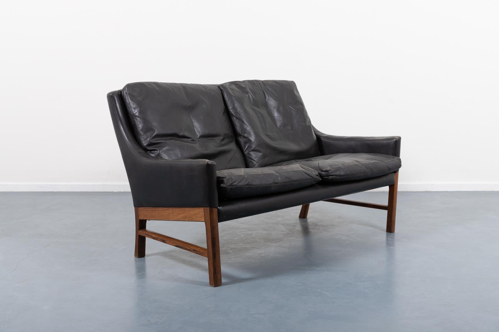 Mid-Century Danish Modern sculptural two seats sofa from Eilersen, 1960’s For Sale 3