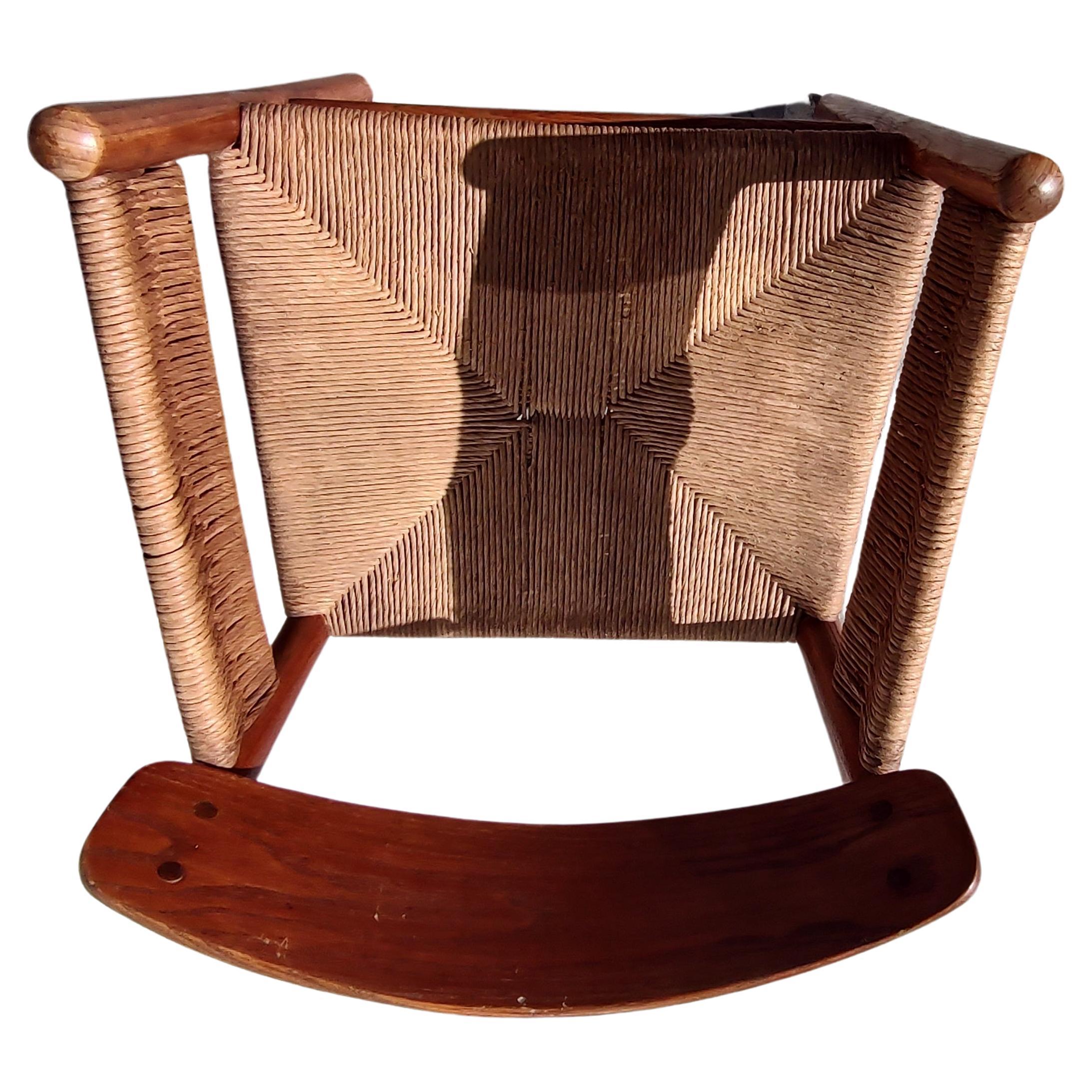 Milieu du XXe siècle Fauteuil tissé sculptural de style moderne danois du milieu du siècle dernier en vente