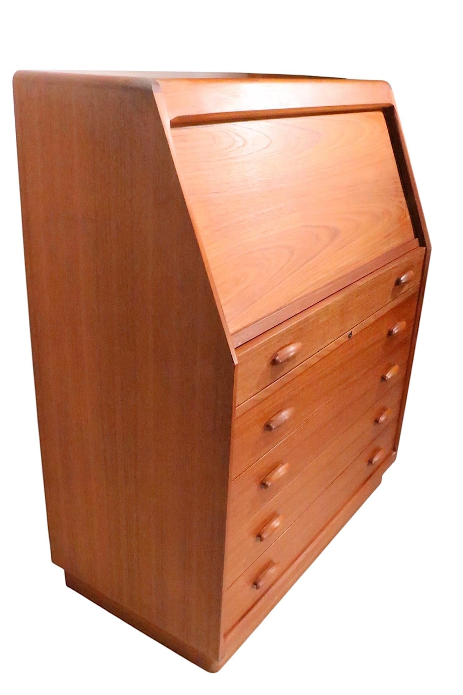 Mid Century Danish Modern Sekretär Schreibtisch Eitelkeit Kommode von Dyrlund c 1960/70's im Angebot 12