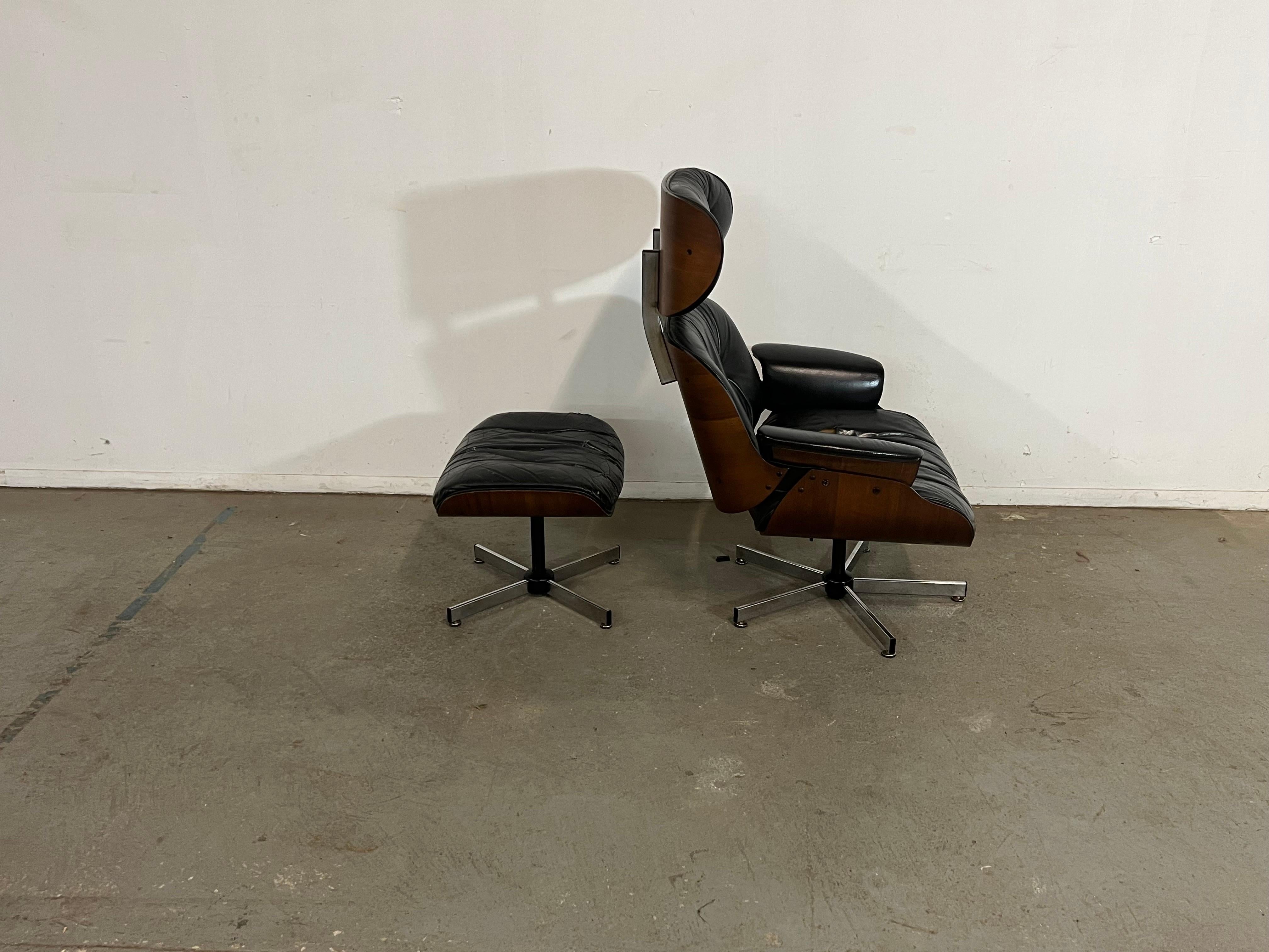 Mid Century Danish Modern Selig Swivel Rocker Lounge Chair und Ottoman im Angebot 2