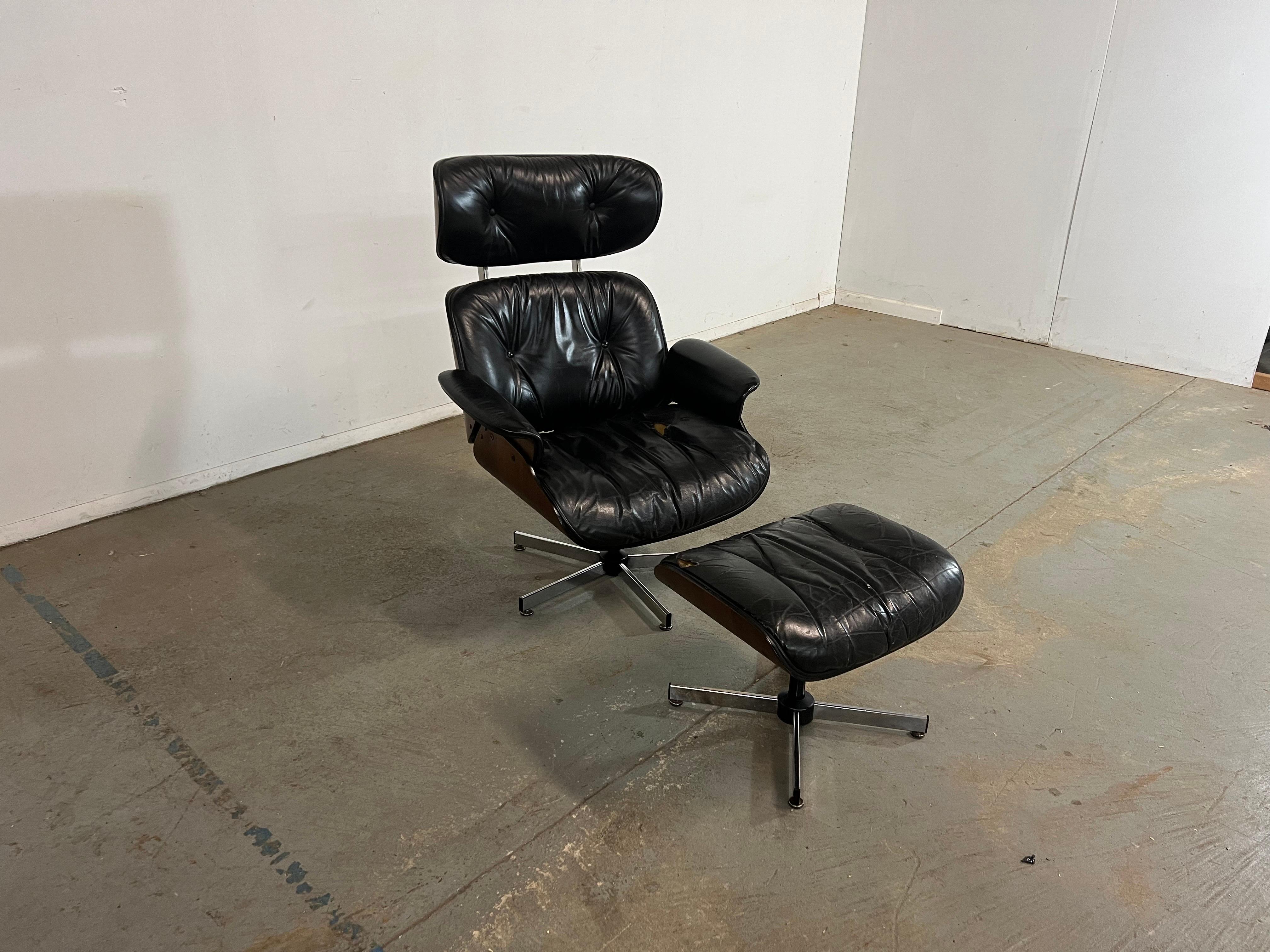 Mid Century Danish Modern Eames Ära Selig Lounge  Stuhl und Ottomane
 Angeboten wird ein Mid Century Modern Lounge Chair und Ottoman. 