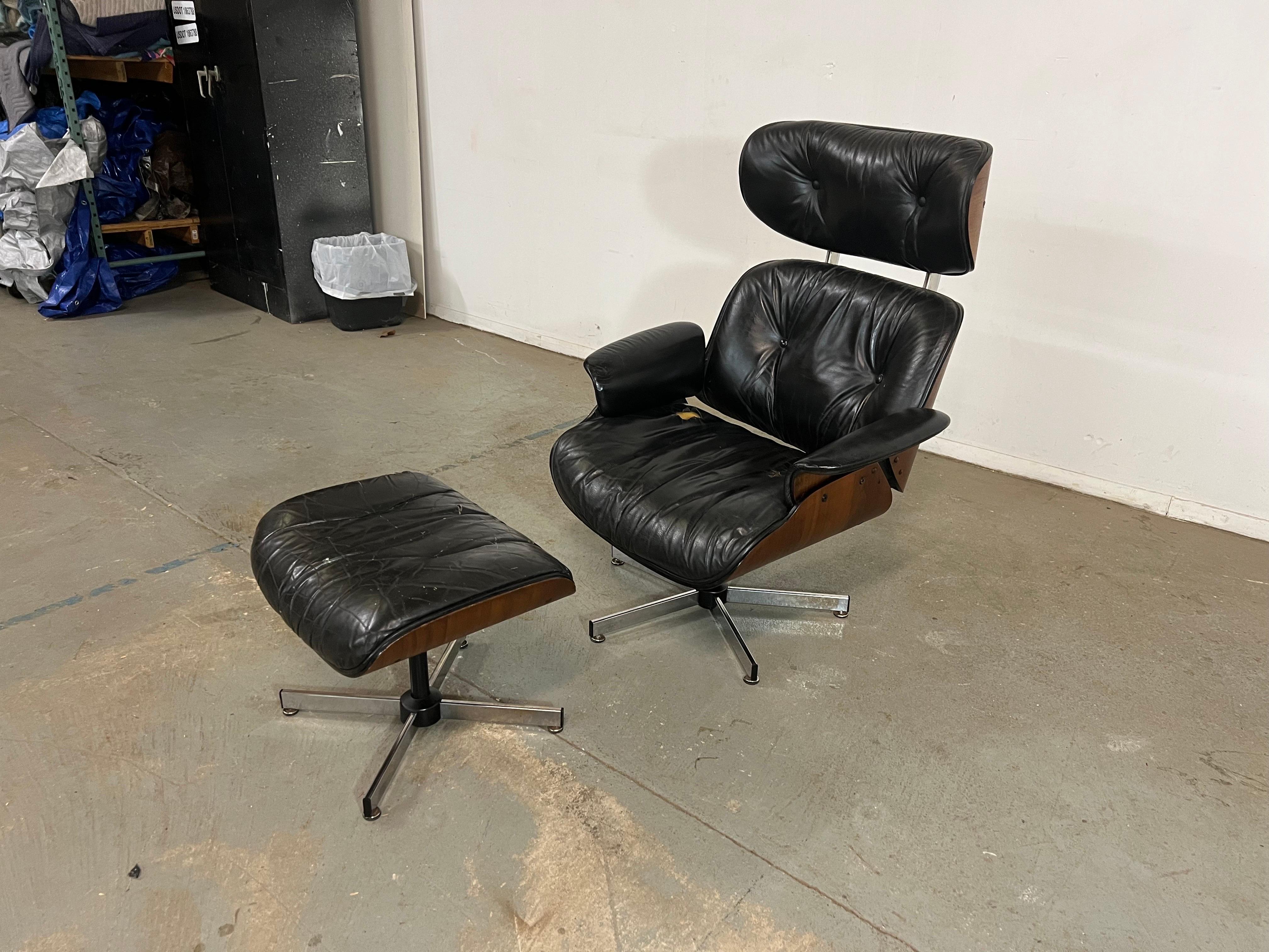 Mid Century Danish Modern Selig Swivel Rocker Lounge Chair und Ottoman (Moderne der Mitte des Jahrhunderts) im Angebot
