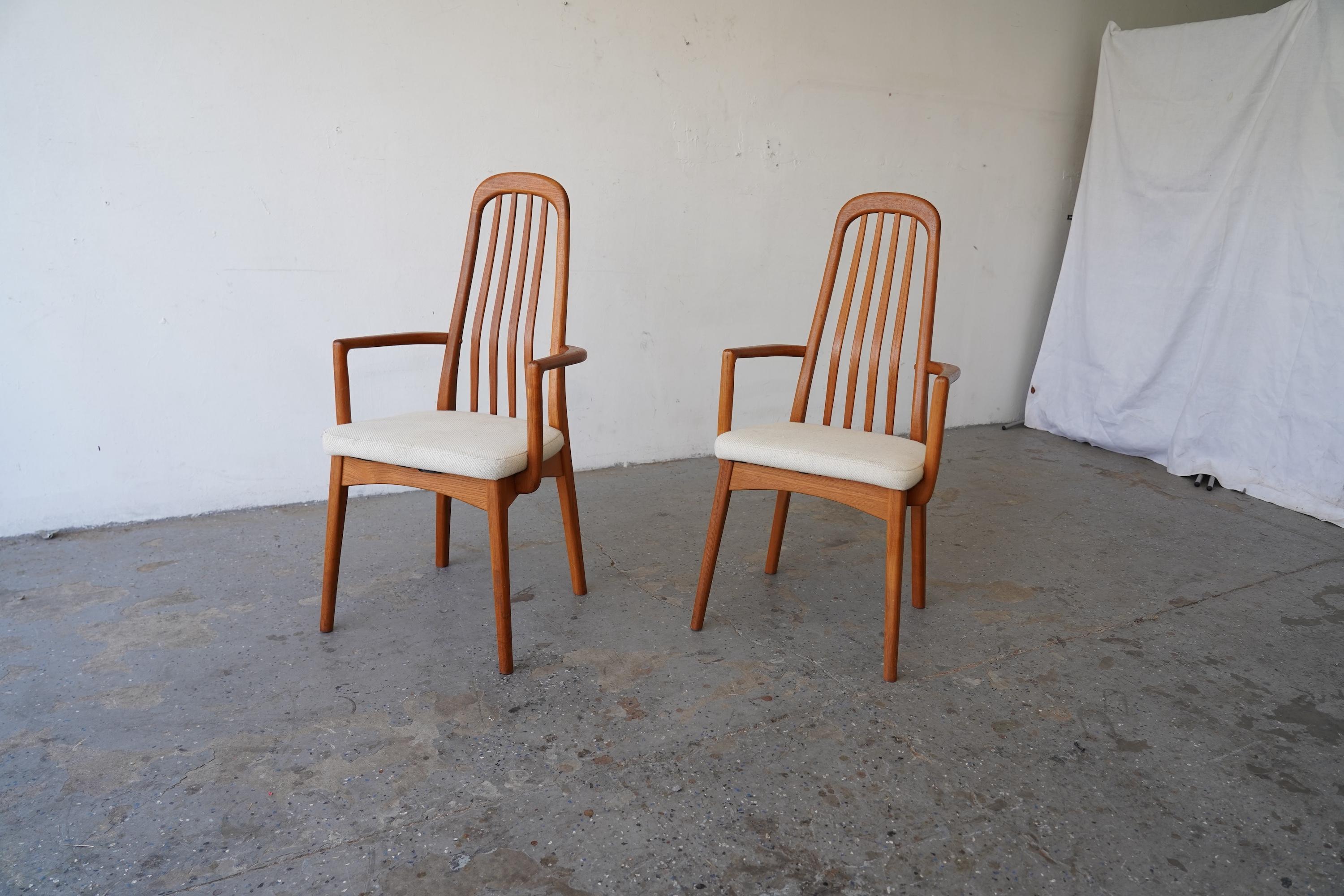 Mid Century Danish Modern Set of 6 Solid Teak Dining Chairs In Fair Condition For Sale In Las Vegas, NV