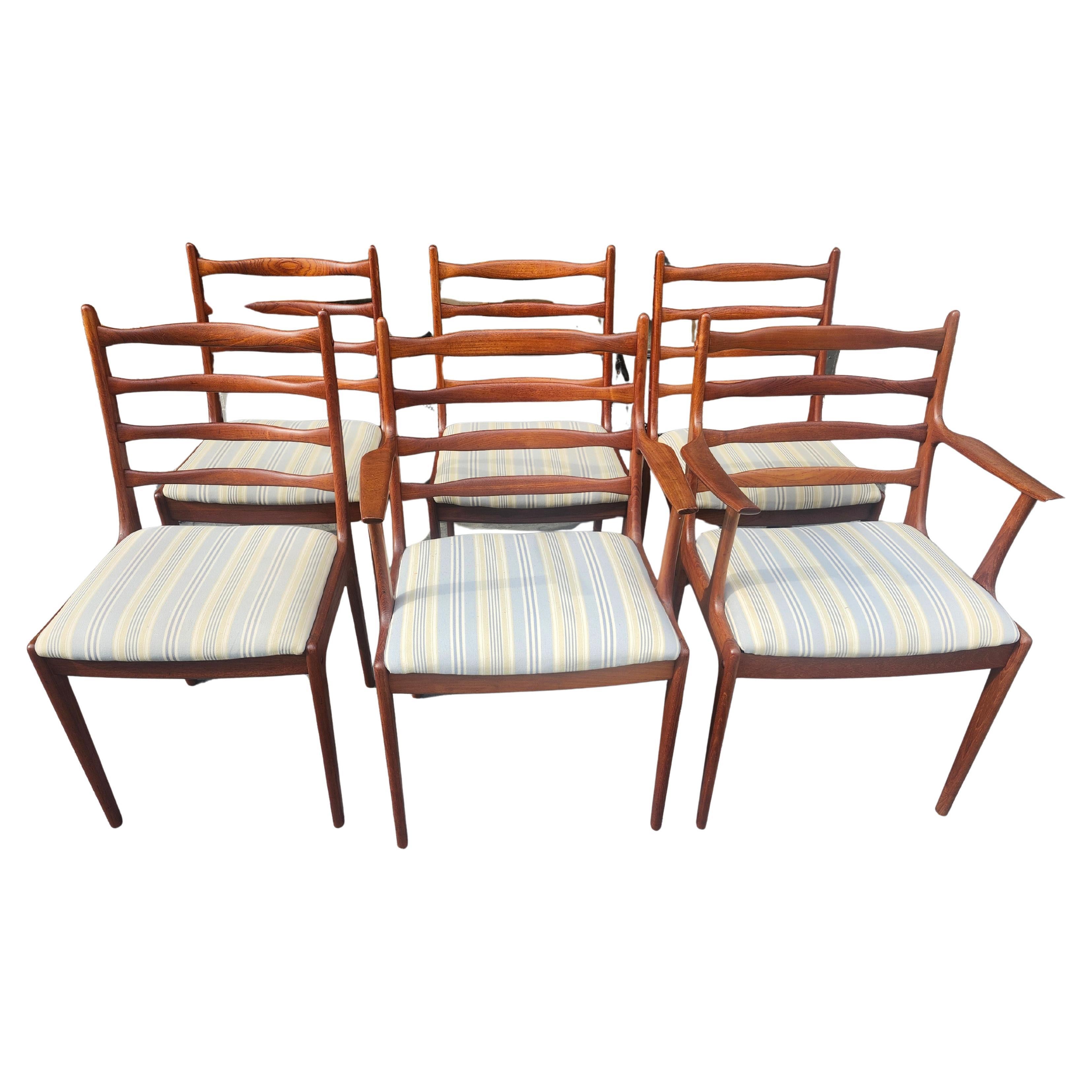 Mid Century Danish Modern Set of 6 Teak Dining Chairs by Johannes Andersen For Sale