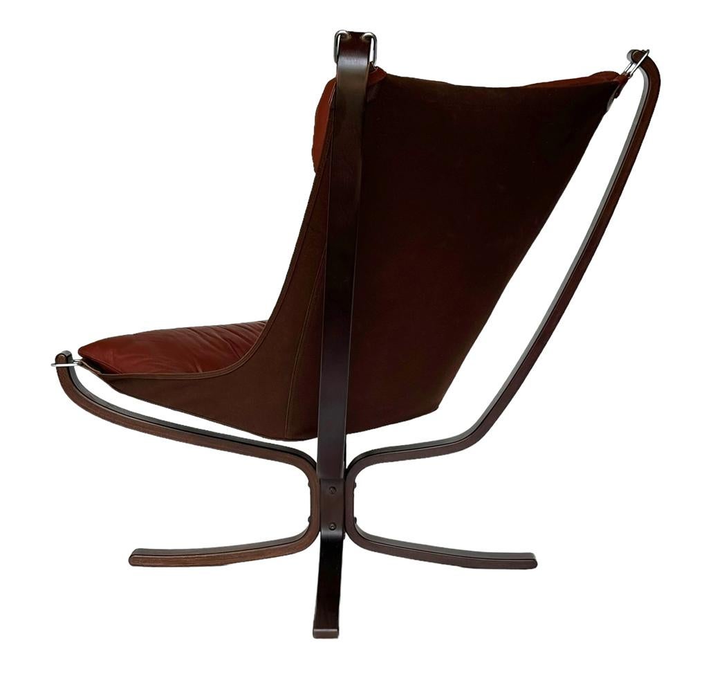 Mid-20th Century Mid Century Danish Modern Sling Lounge Chair in Rosewood and Burgundy Leather For Sale