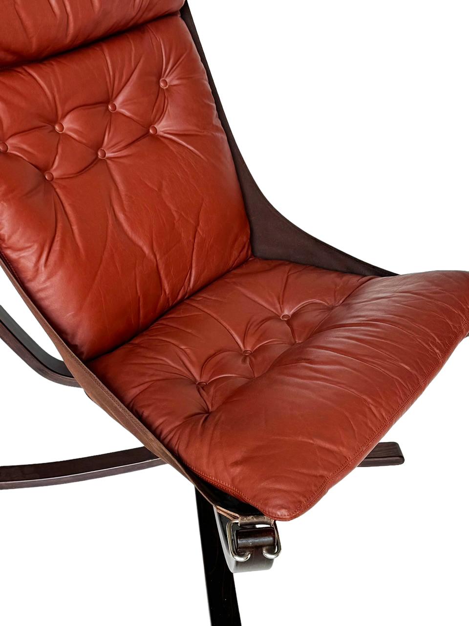 Mid Century Danish Modern Sling Lounge Chair in Rosewood and Burgundy Leather For Sale 3