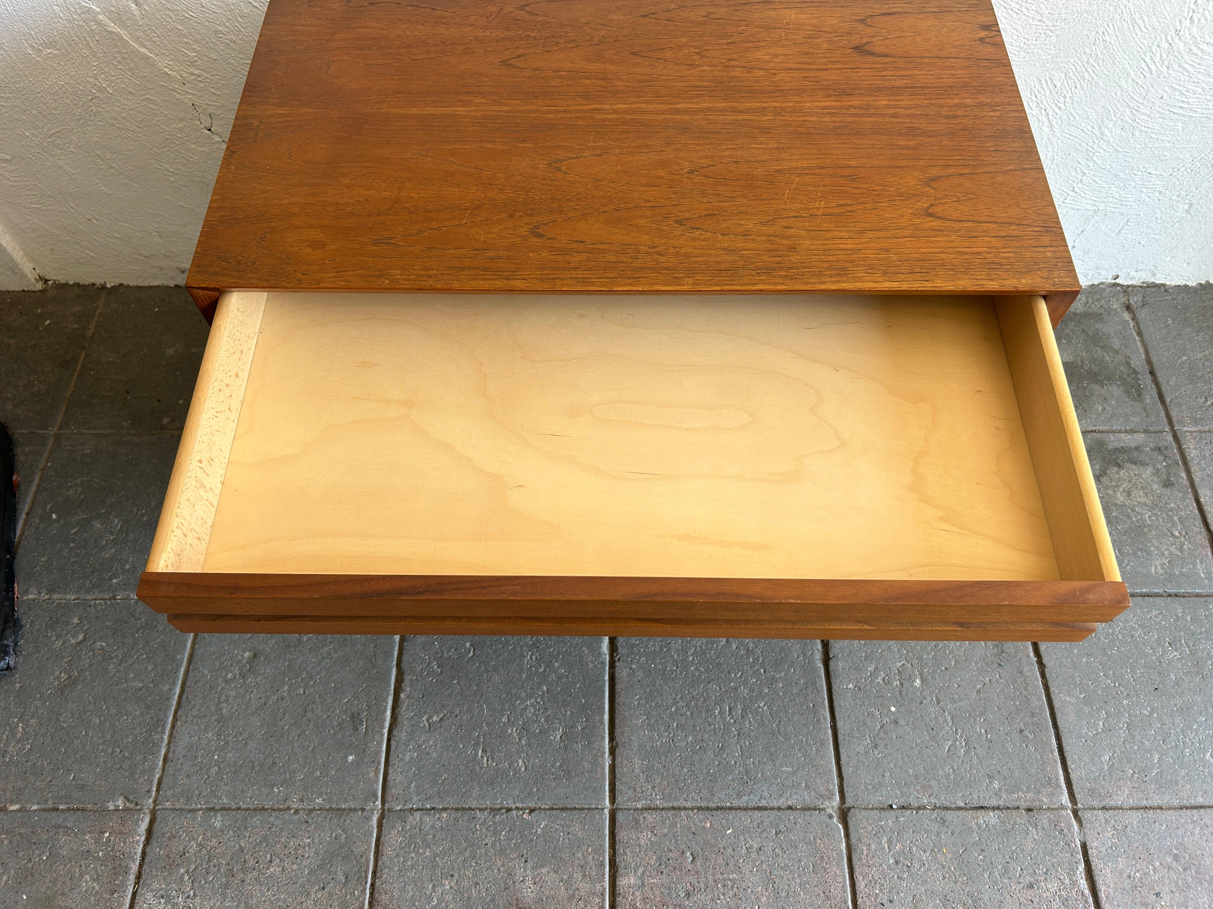 Mid century danish modern small 4 drawer low teak dresser on base In Good Condition In BROOKLYN, NY
