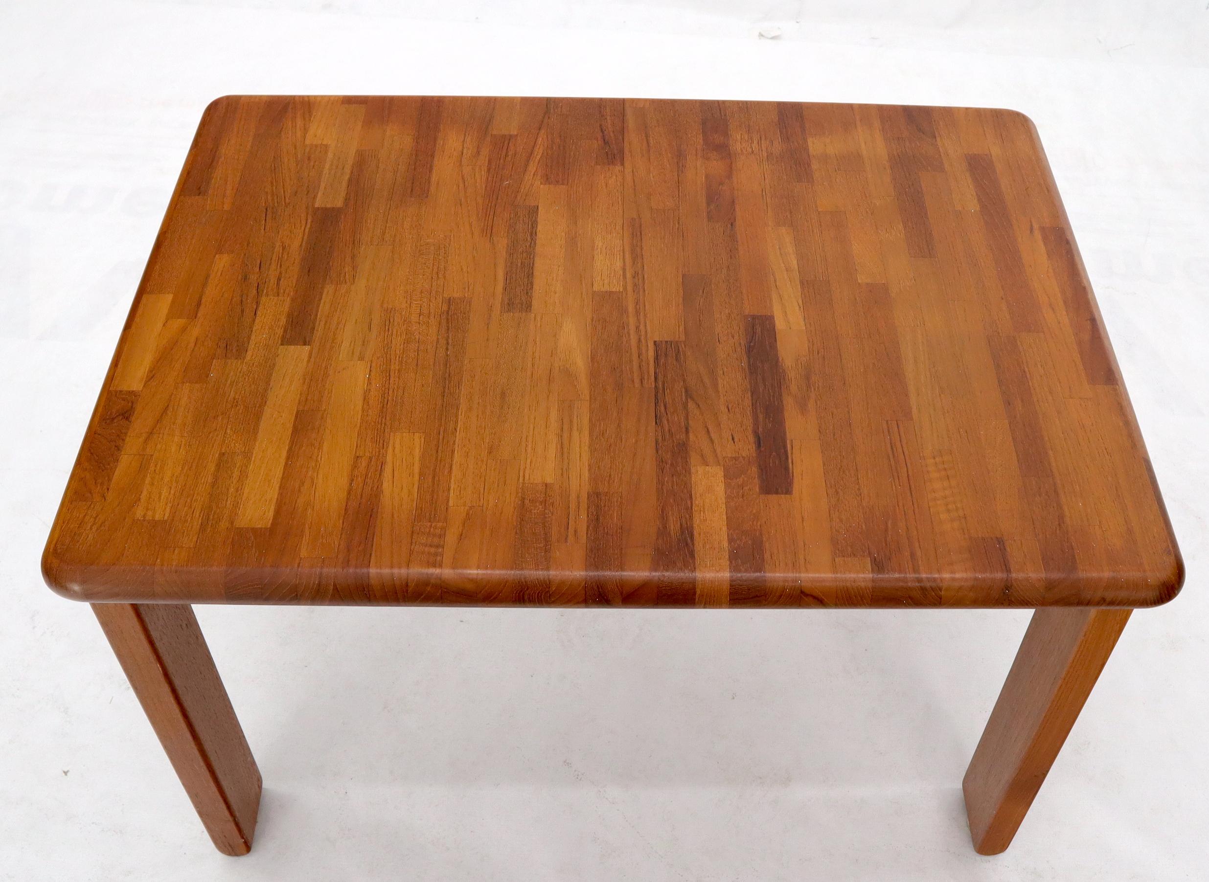 Midcentury Danish Modern Massiv Teak Side End Table Stand (Moderne der Mitte des Jahrhunderts) im Angebot