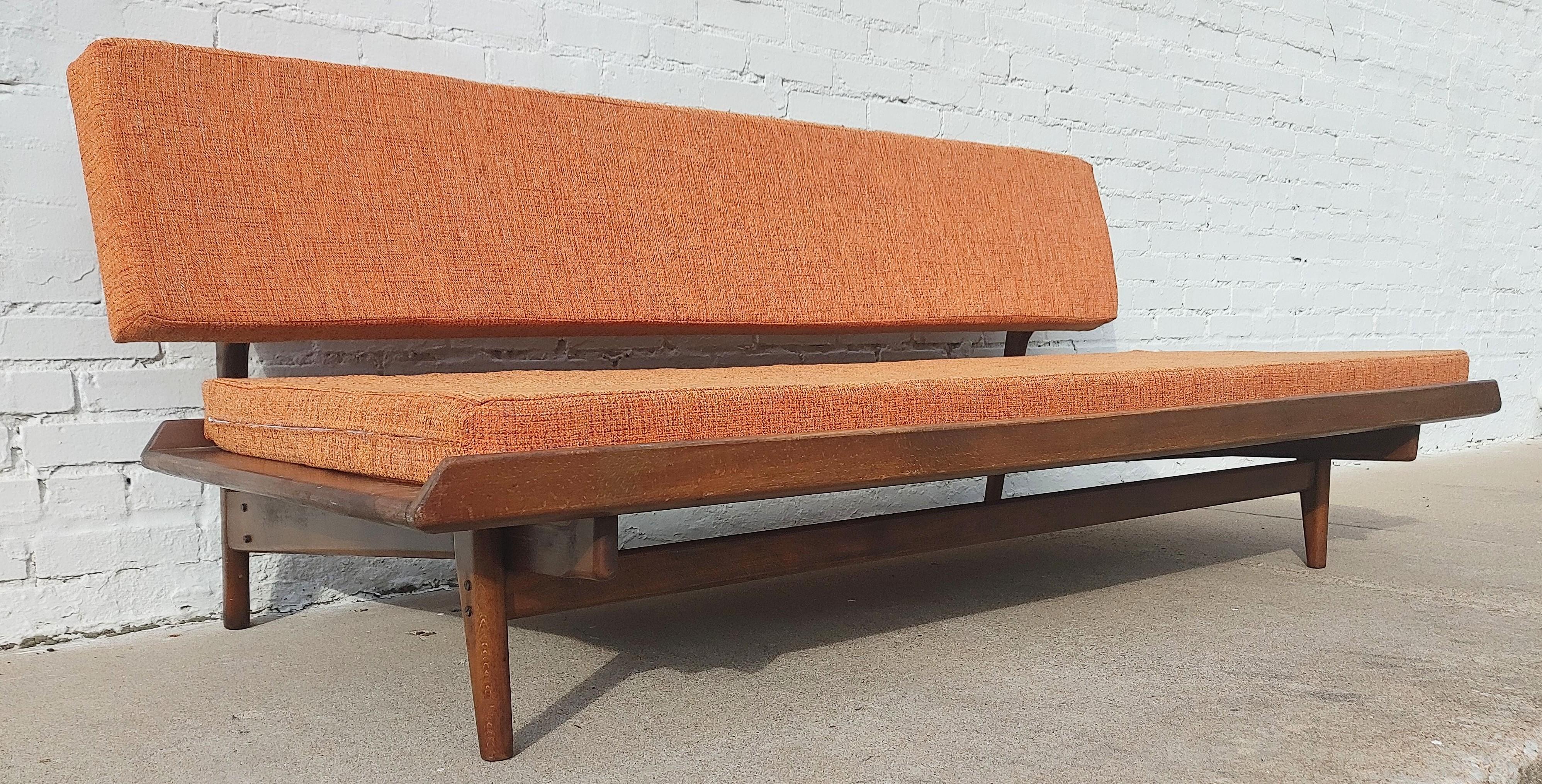 Mid Century Danish Modern Solid Walnut Daybed Sofa Attributed to Grete Jalk In Good Condition For Sale In Tulsa, OK