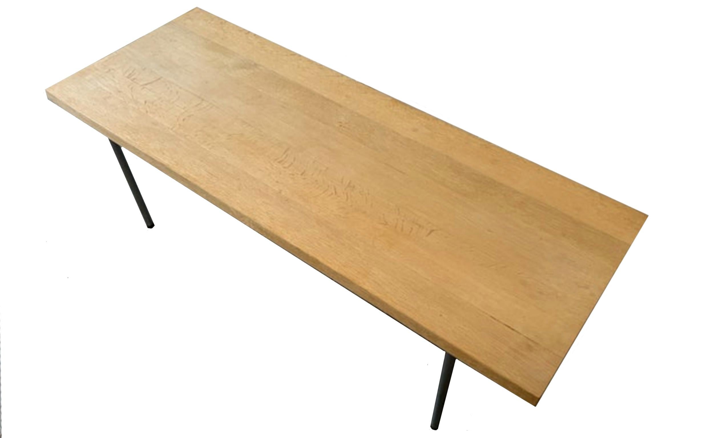 Mid-Century Modern Table Basse en Chêne Blanc Massif avec Pieds en Métal, Style Danois Moderne Milieu de Siècle en vente