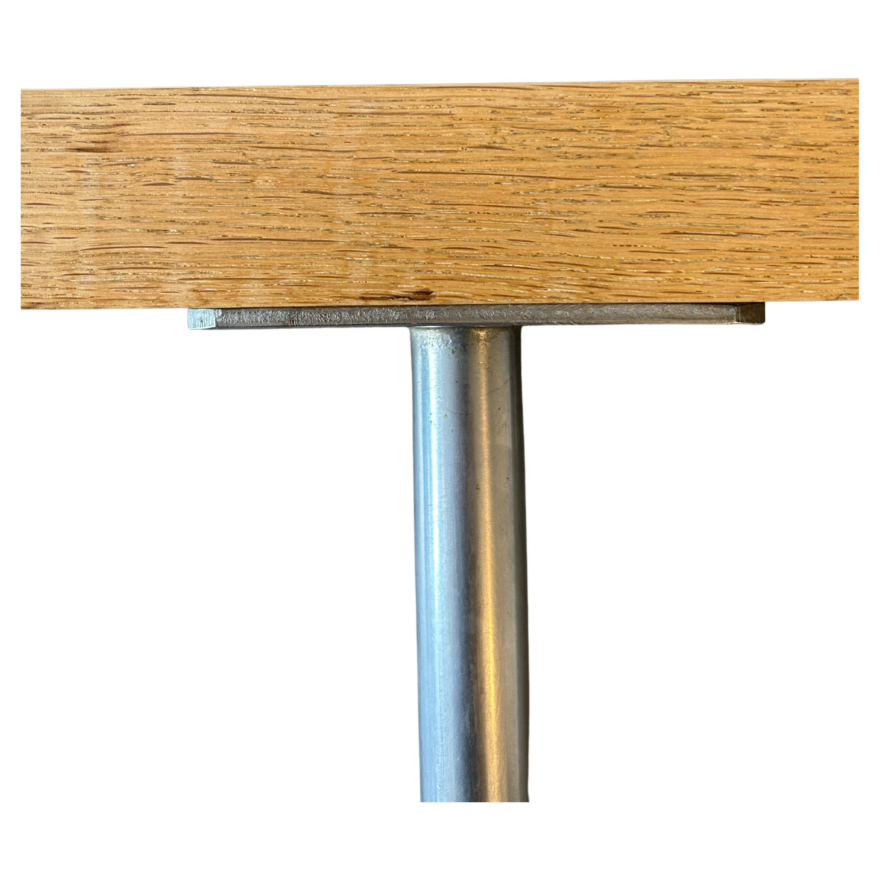 Travail du bois Table Basse en Chêne Blanc Massif avec Pieds en Métal, Style Danois Moderne Milieu de Siècle en vente
