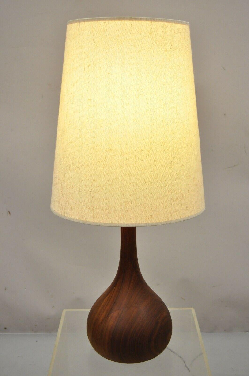 Mid-century Danish modern staved teak wood bulbous sculpted table lamp. Item features solid teak wood construction, clean modernist lines, sleek sculptural form, includes original shade. Circa mid-20th century.
Measurements:
33