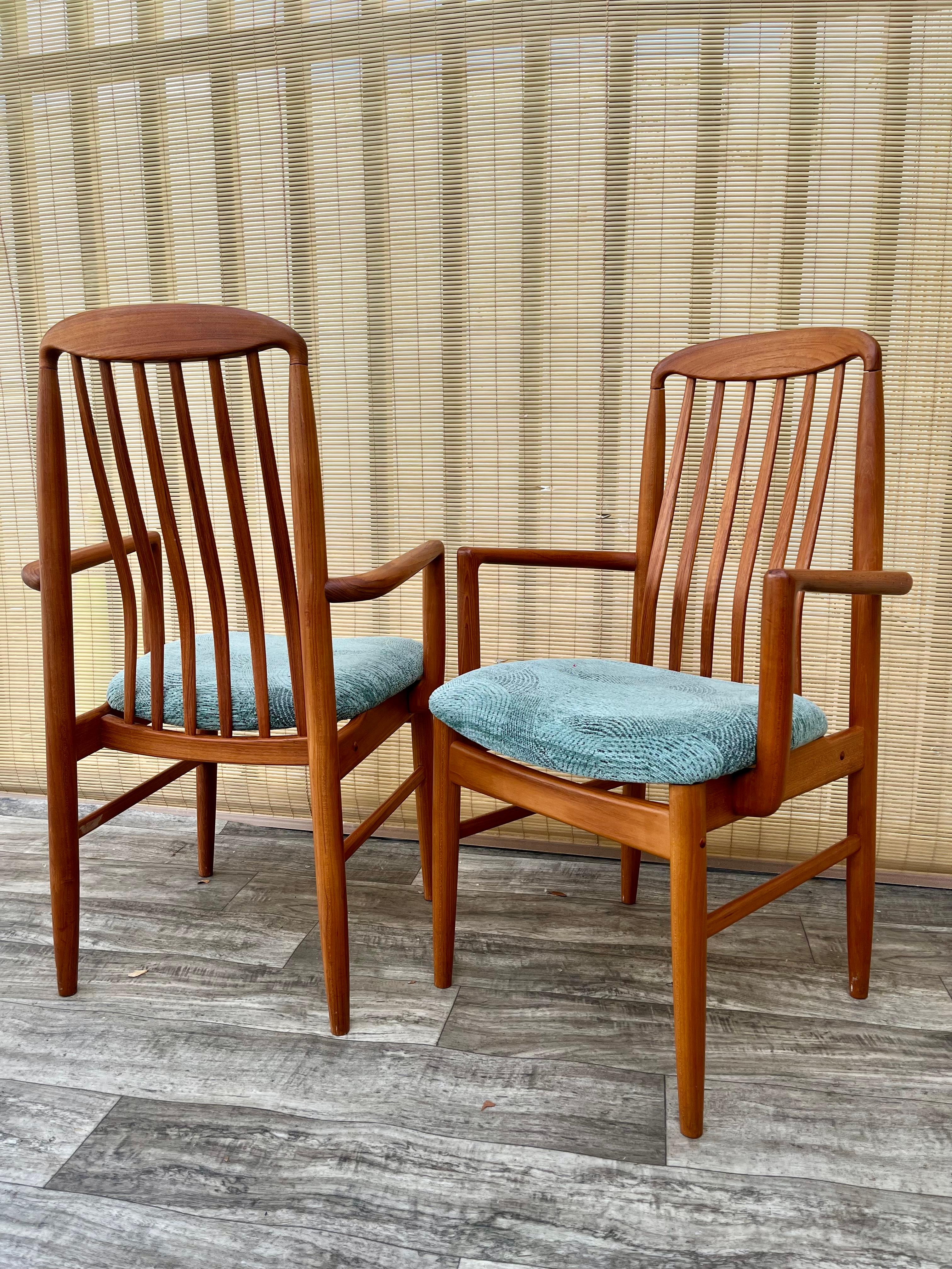 Mid-Century Danish Modern Style Dining Chairs by Benny Linden Design. Set of 4 4