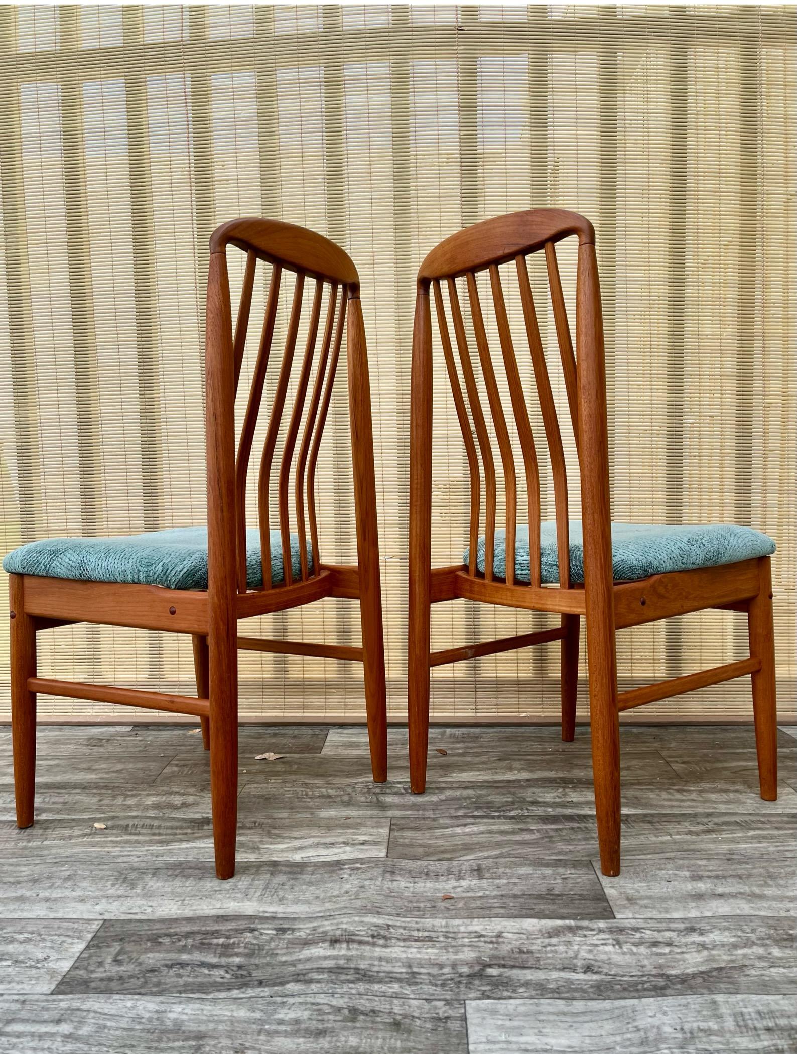 Mid-Century Danish Modern Style Dining Chairs by Benny Linden Design. Set of 4 5