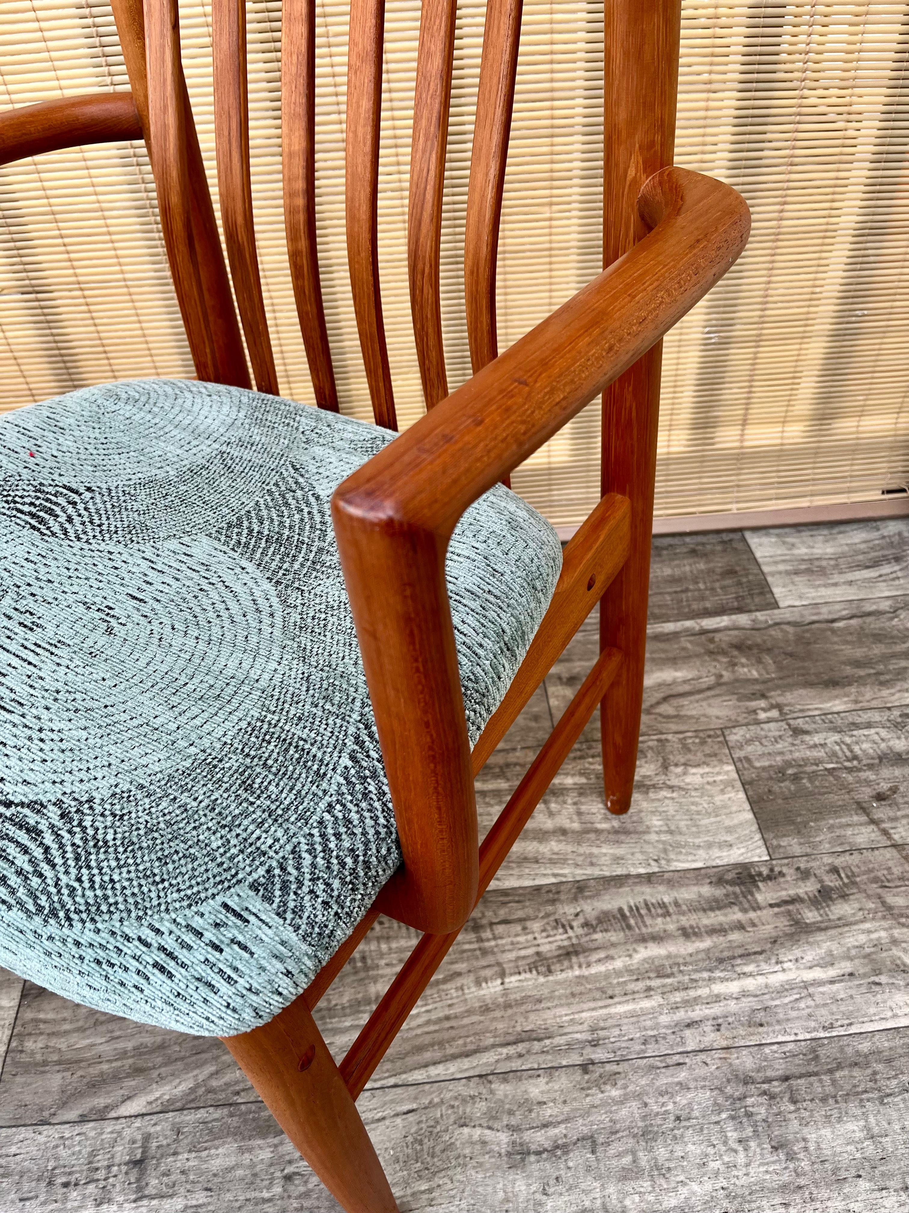 Mid-Century Danish Modern Style Dining Chairs by Benny Linden Design. Set of 4 7