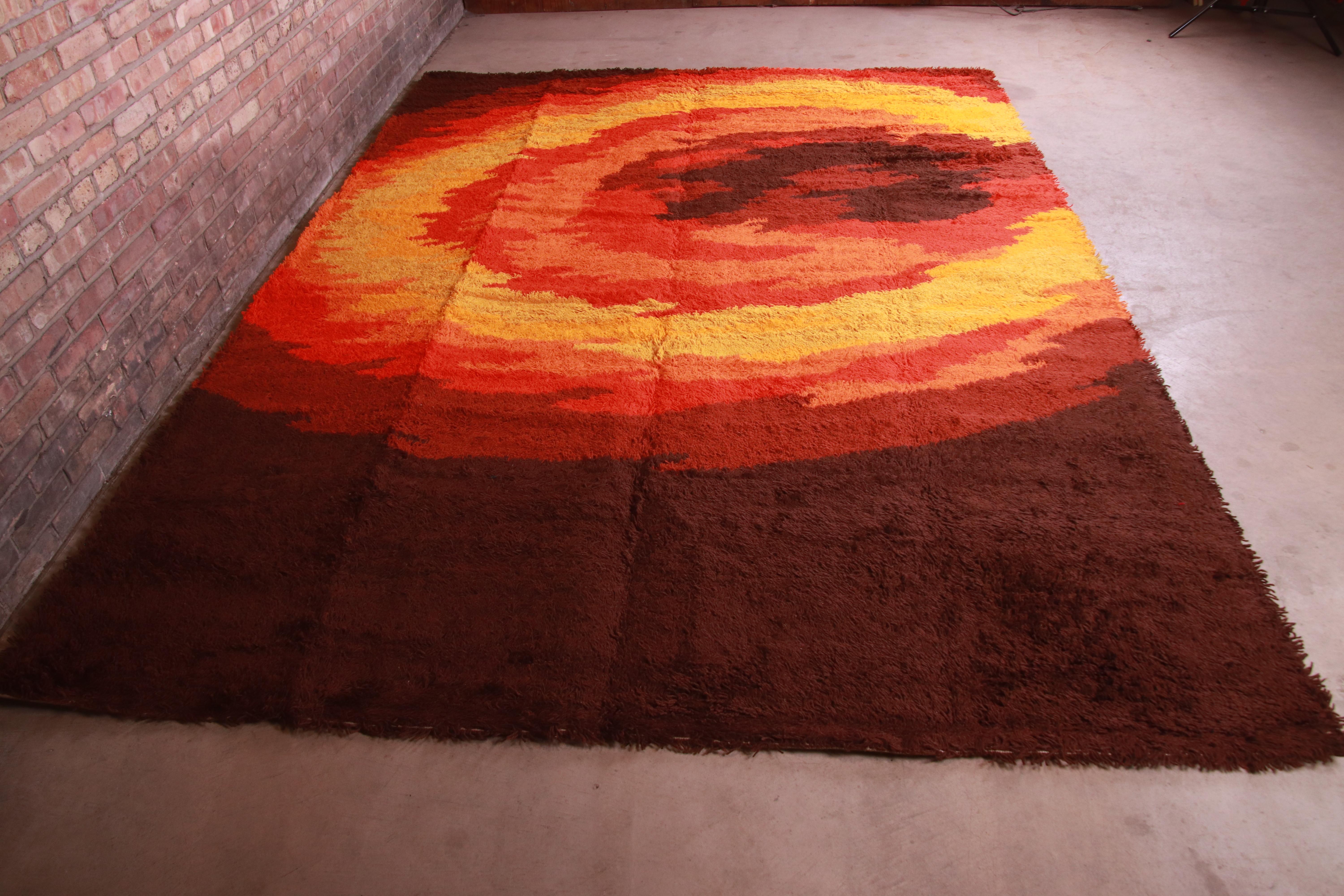 Mid-Century Danish Modern Style Sunburst Rya Shag Wool Rug, 1970s In Excellent Condition In South Bend, IN