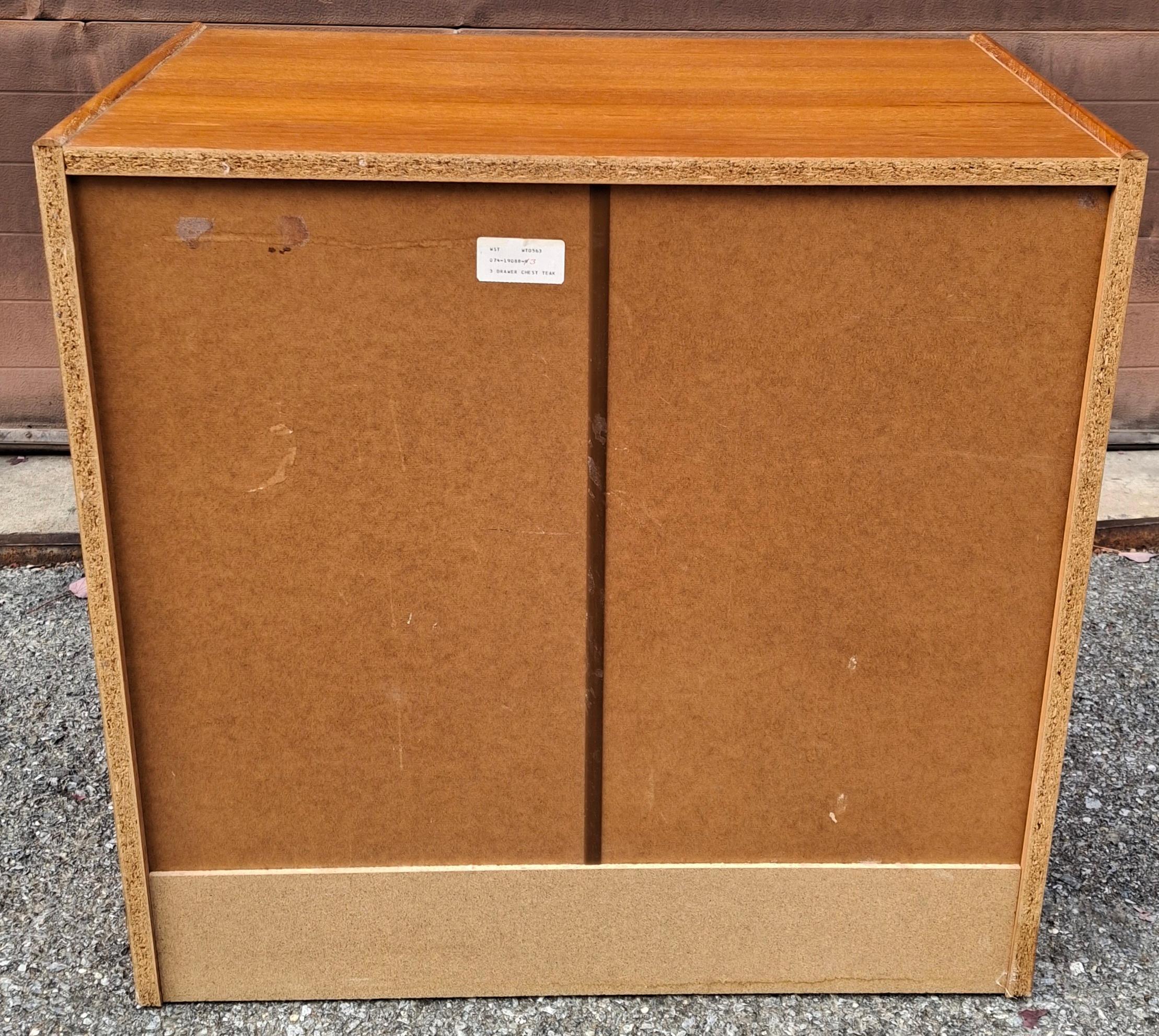 Cassettiera in teak in stile danese moderno di metà secolo in vendita 4