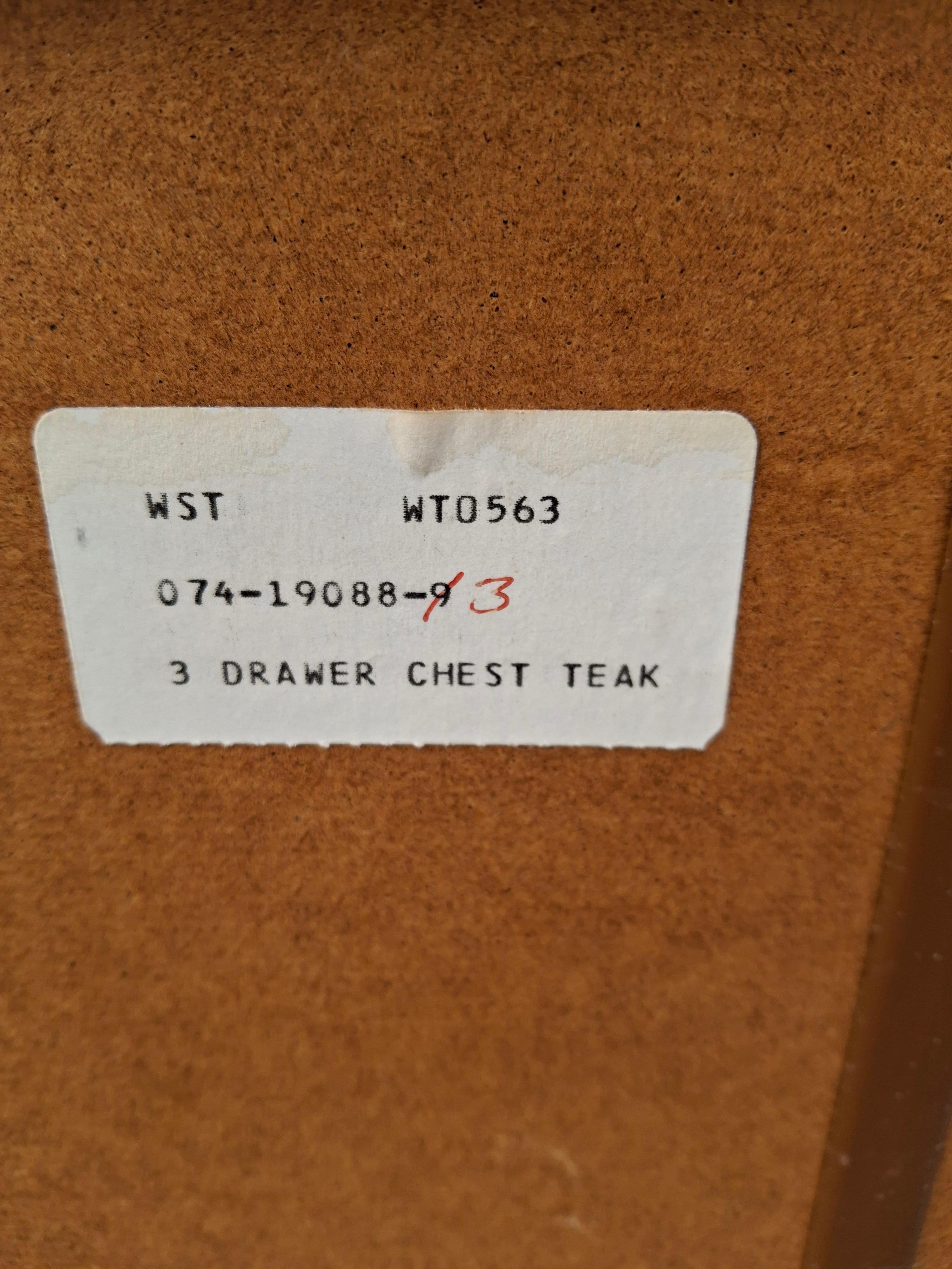 Cassettiera in teak in stile danese moderno di metà secolo in vendita 5