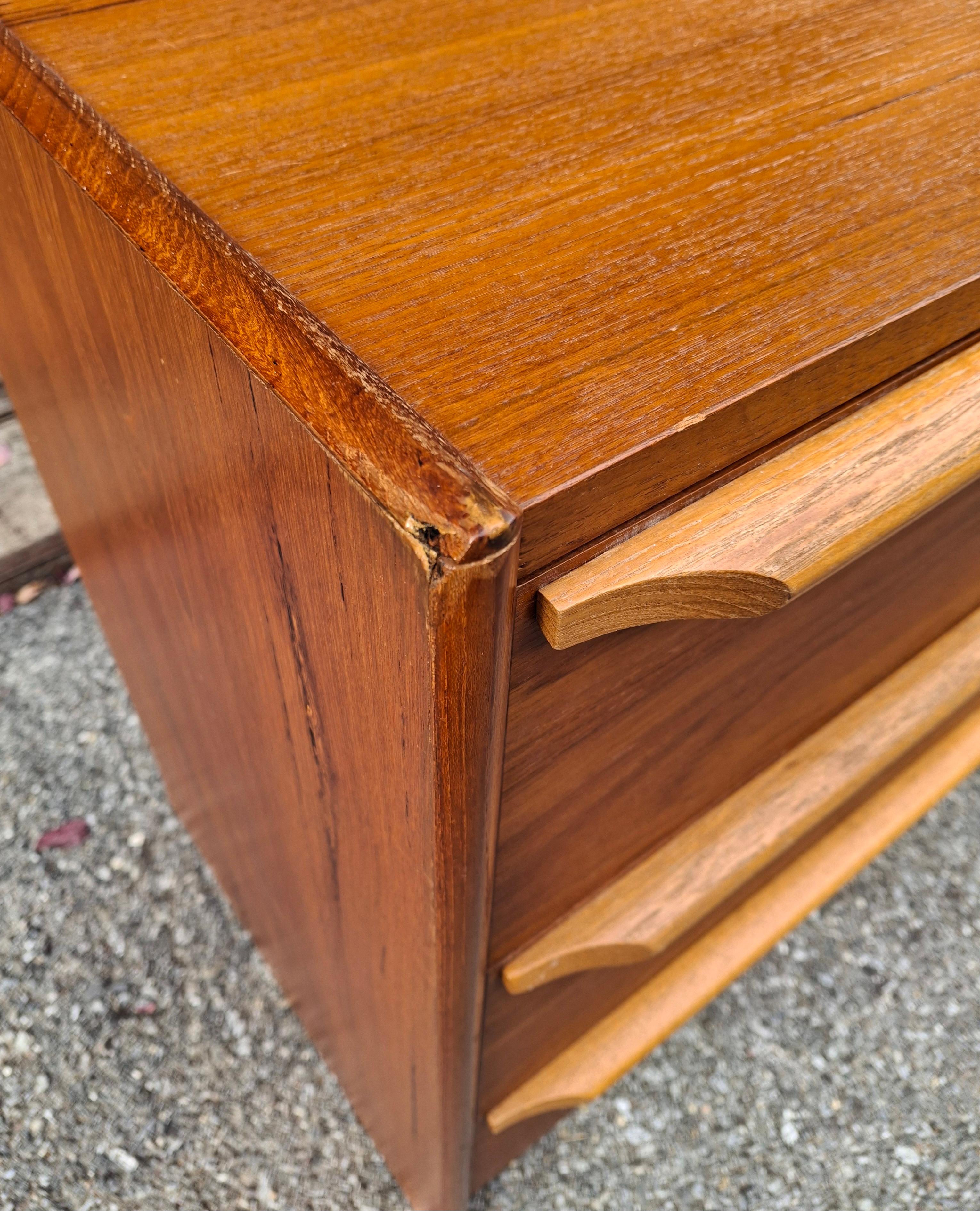 Cassettiera in teak in stile danese moderno di metà secolo in vendita 6