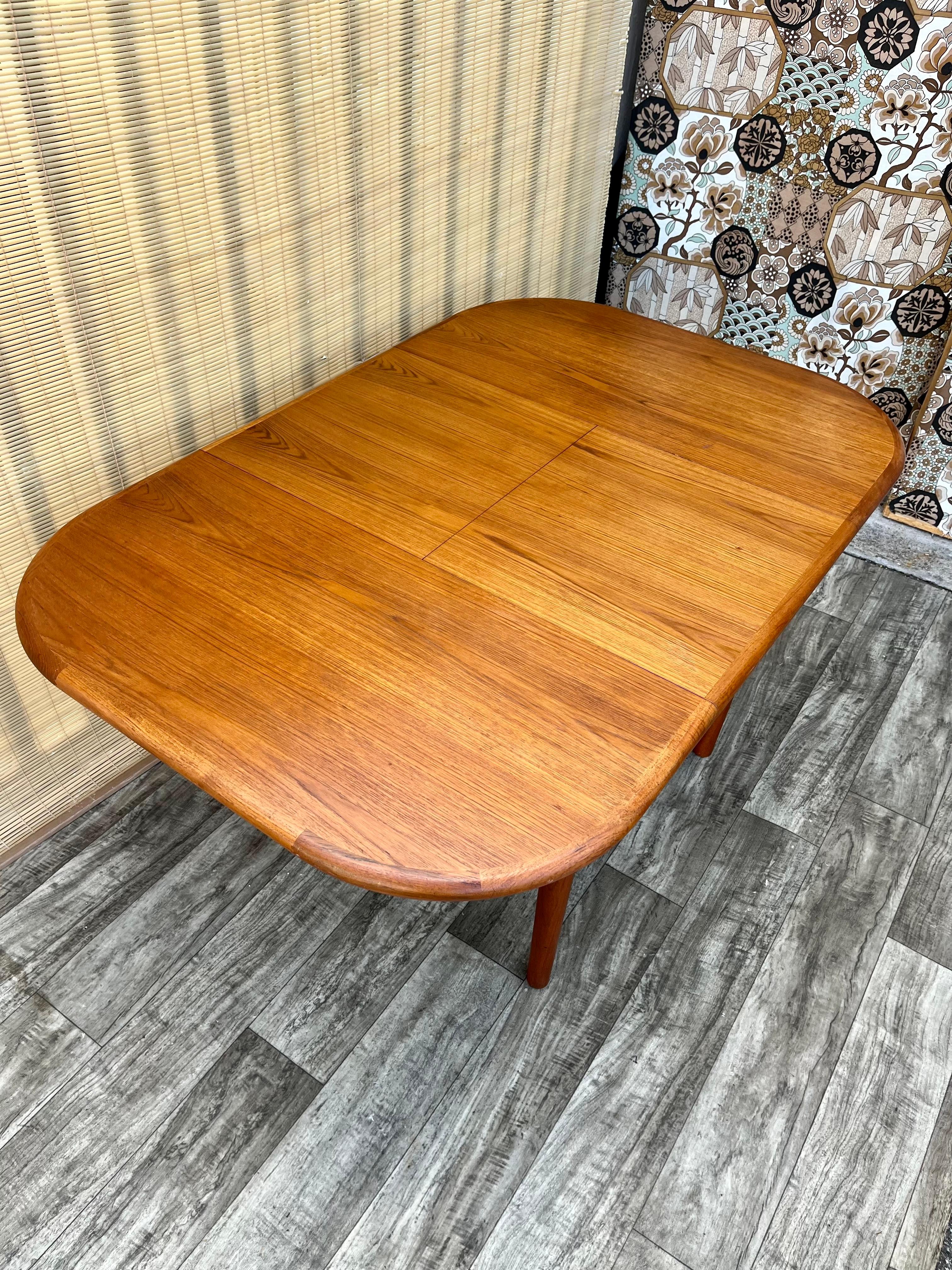 Mid Century Danish Modern Style Teak Extendable Dining Table. Circa 1970s 3
