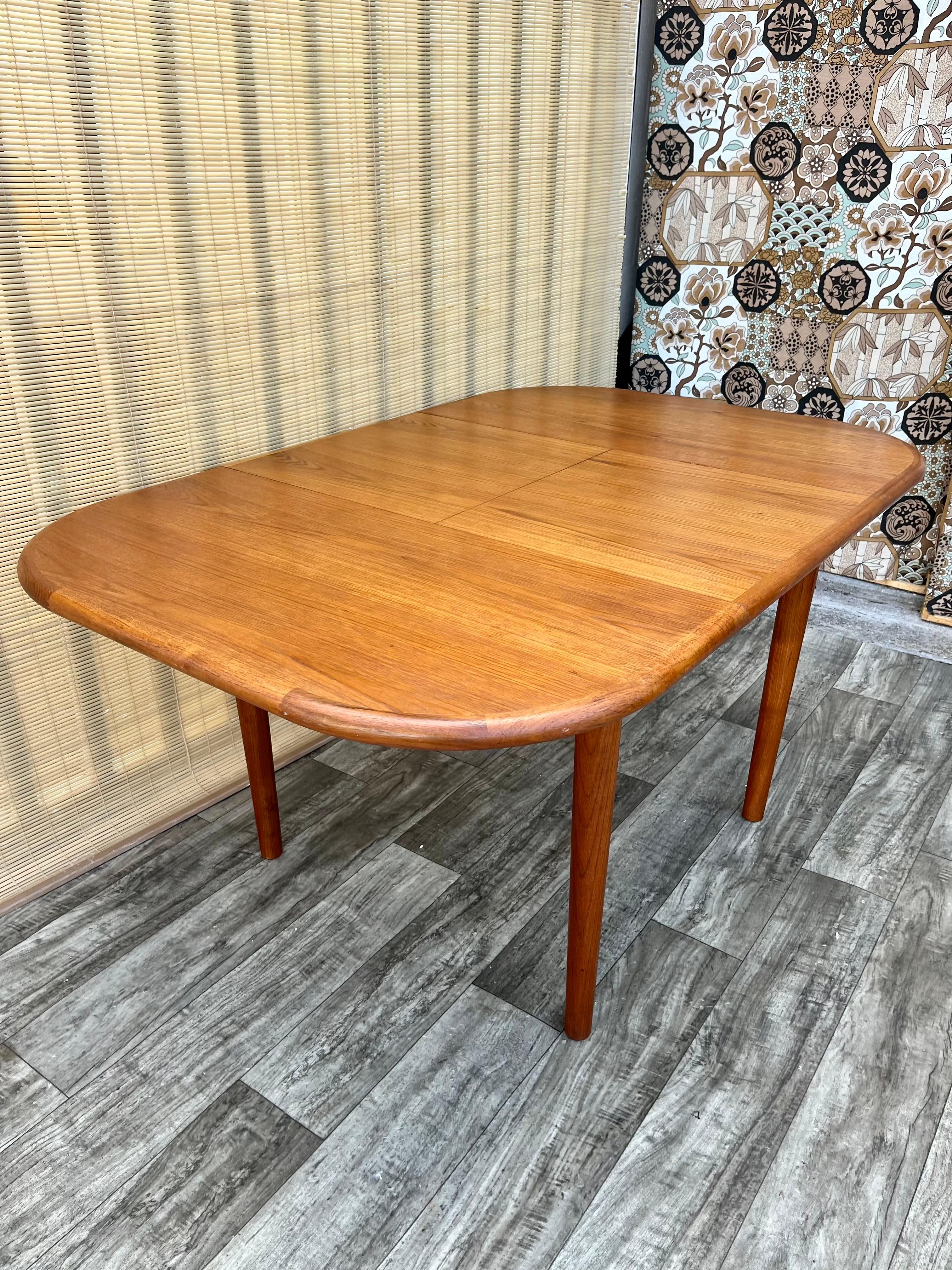 Late 20th Century Mid Century Danish Modern Style Teak Extendable Dining Table. Circa 1970s