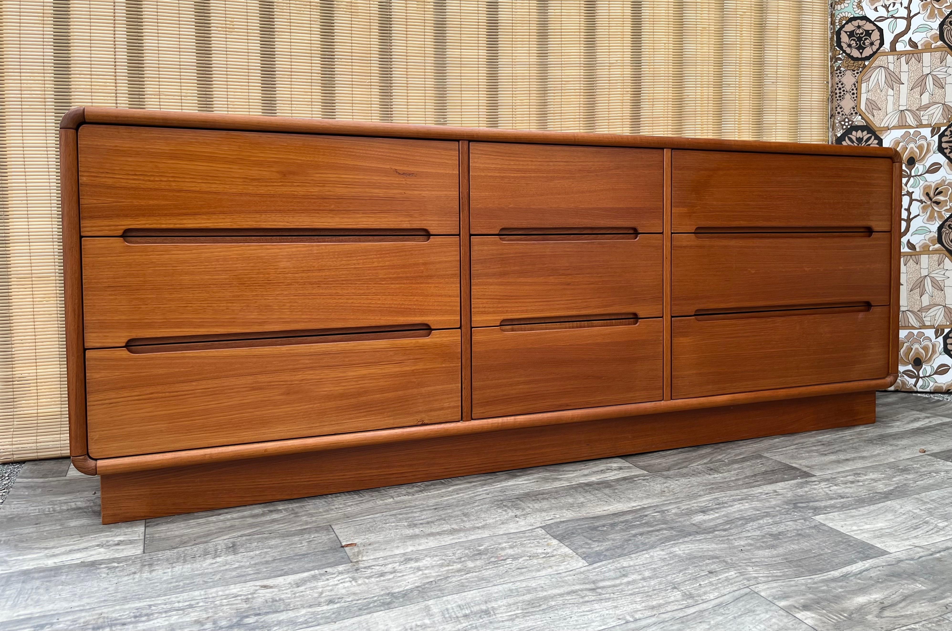 Vintage midcentury Danish Modern Style Triple Dresser by Sun Cabinet Co. Circa 1980s 
Features three rows of spacious drawers with stylish recessed drawer pulls, gorgeous curved-edge design with cross-grain corner trims, and an beautiful natural