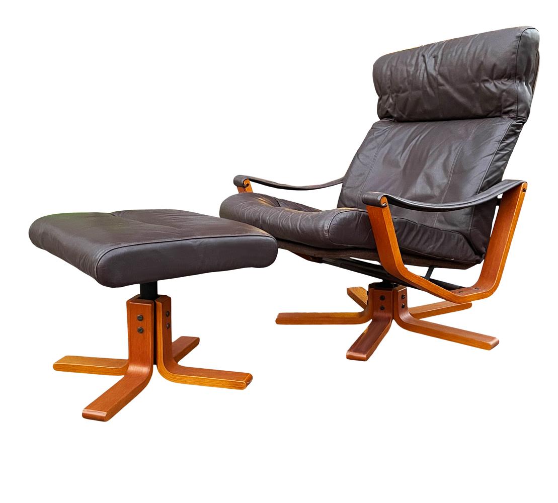 Mid Century Danish Modern Swivel Reclining Lounge Chair aus braunem Leder im Zustand „Gut“ im Angebot in Philadelphia, PA