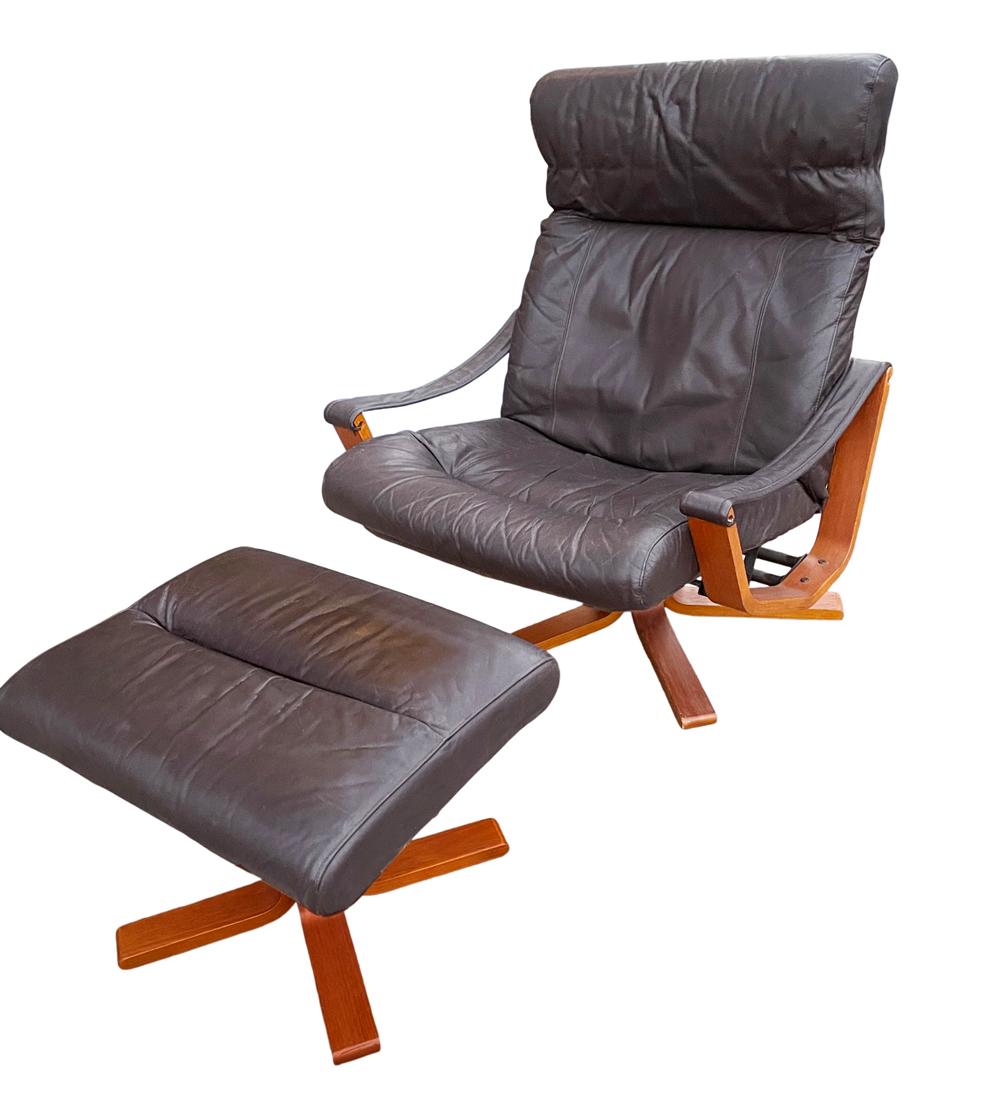 Mid Century Danish Modern Swivel Reclining Lounge Chair in Brown Leather For Sale 1