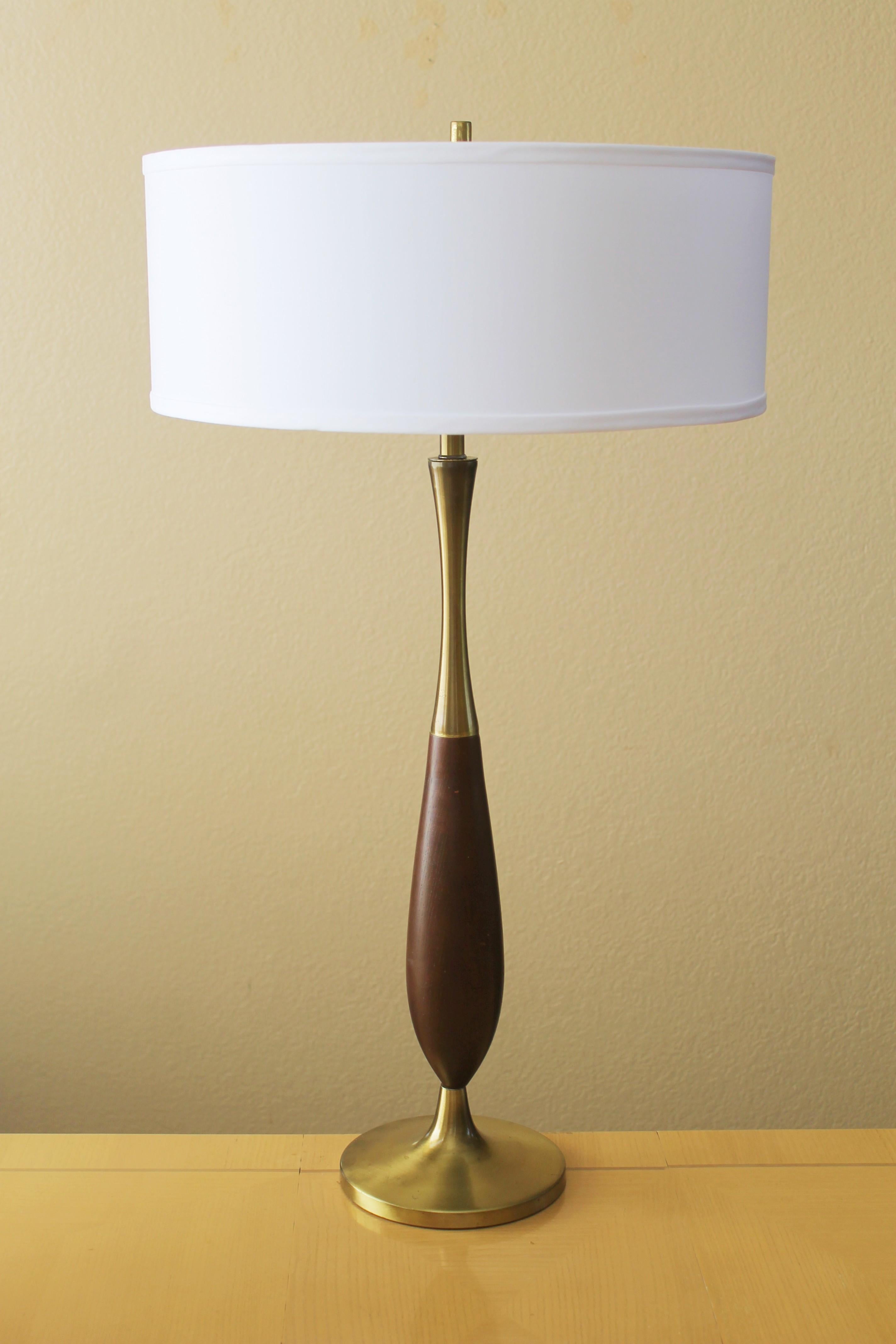 GORGEOUS!


  
SCULPTURED DANISH MODERN
SLEEK SHAPED WOOD & BRASS
TABLE LAMP!

SUPER CLEAN LINES & STYLE!

 BEAUTIFUL!

( DIMENSIONS:  APPROX. 33